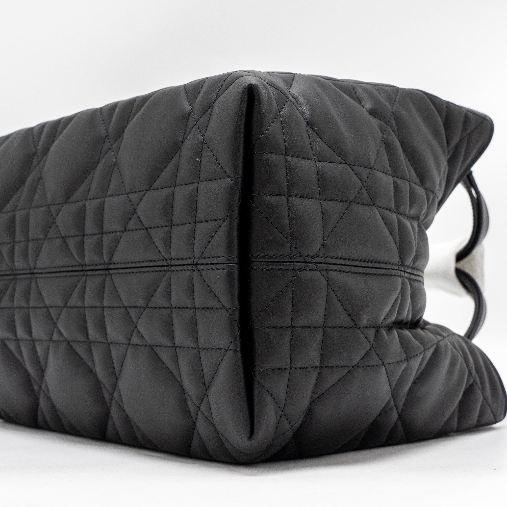 DIOR MEDIUM DIOR TOUJOURS BAG MACROCANNAGE CALFSKIN BLACK LGHW