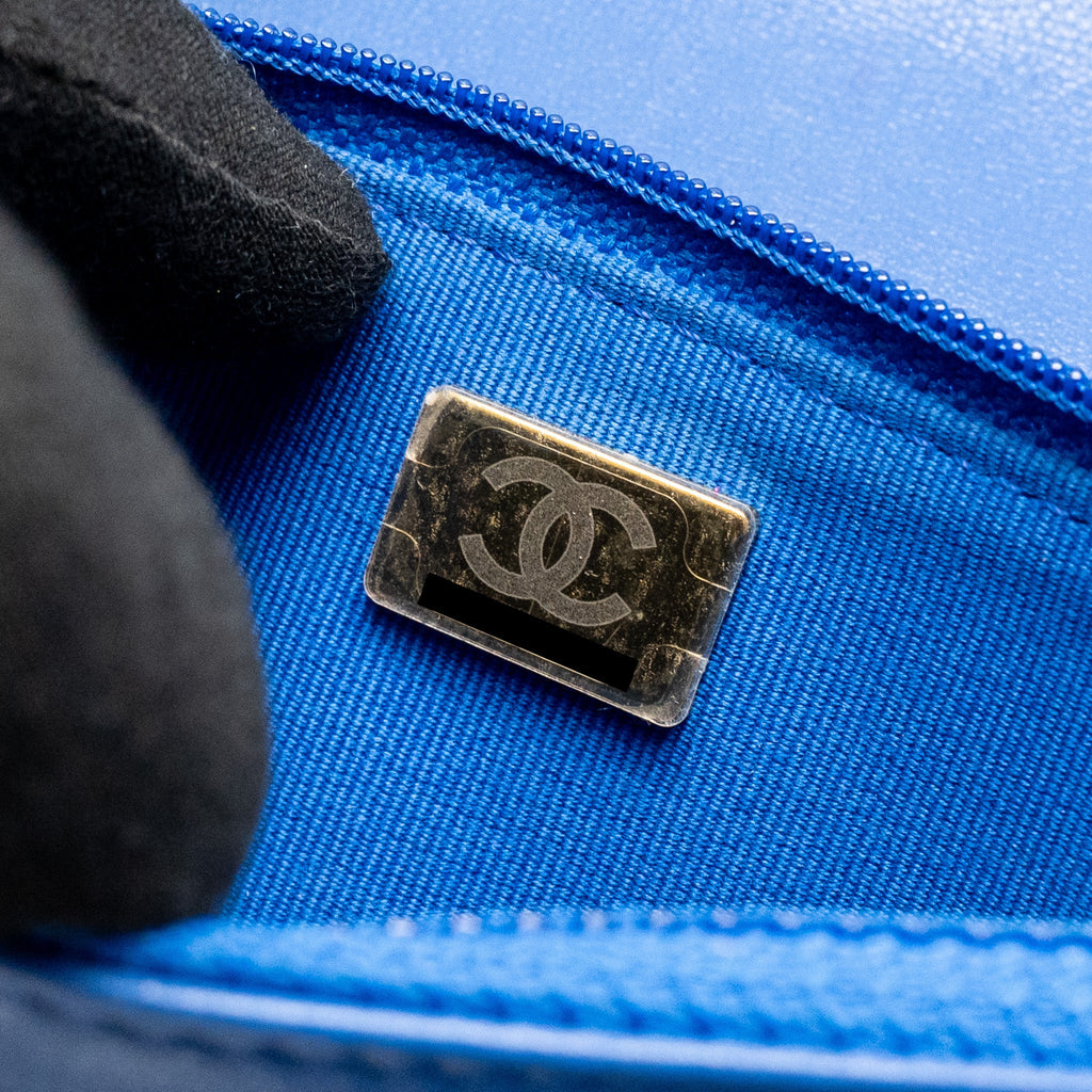 CHANEL 19 WALLET ON CHAIN LAMBSKIN BLUE MULTICOLOUR HARDWARE