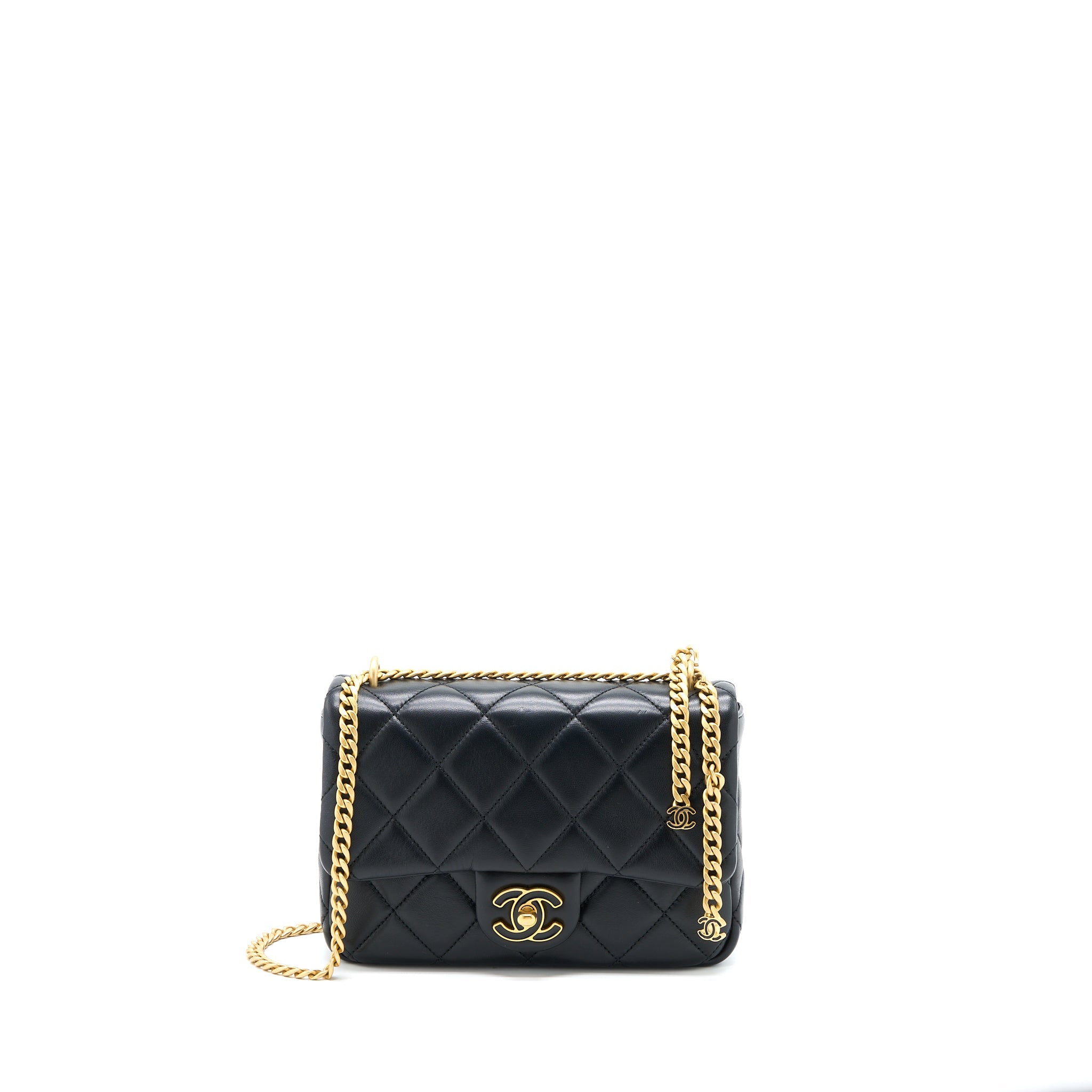 CHANEL 22P ENEMAL FLAP BAG LAMBSKIN BLACK GHW (MICROCHIP)