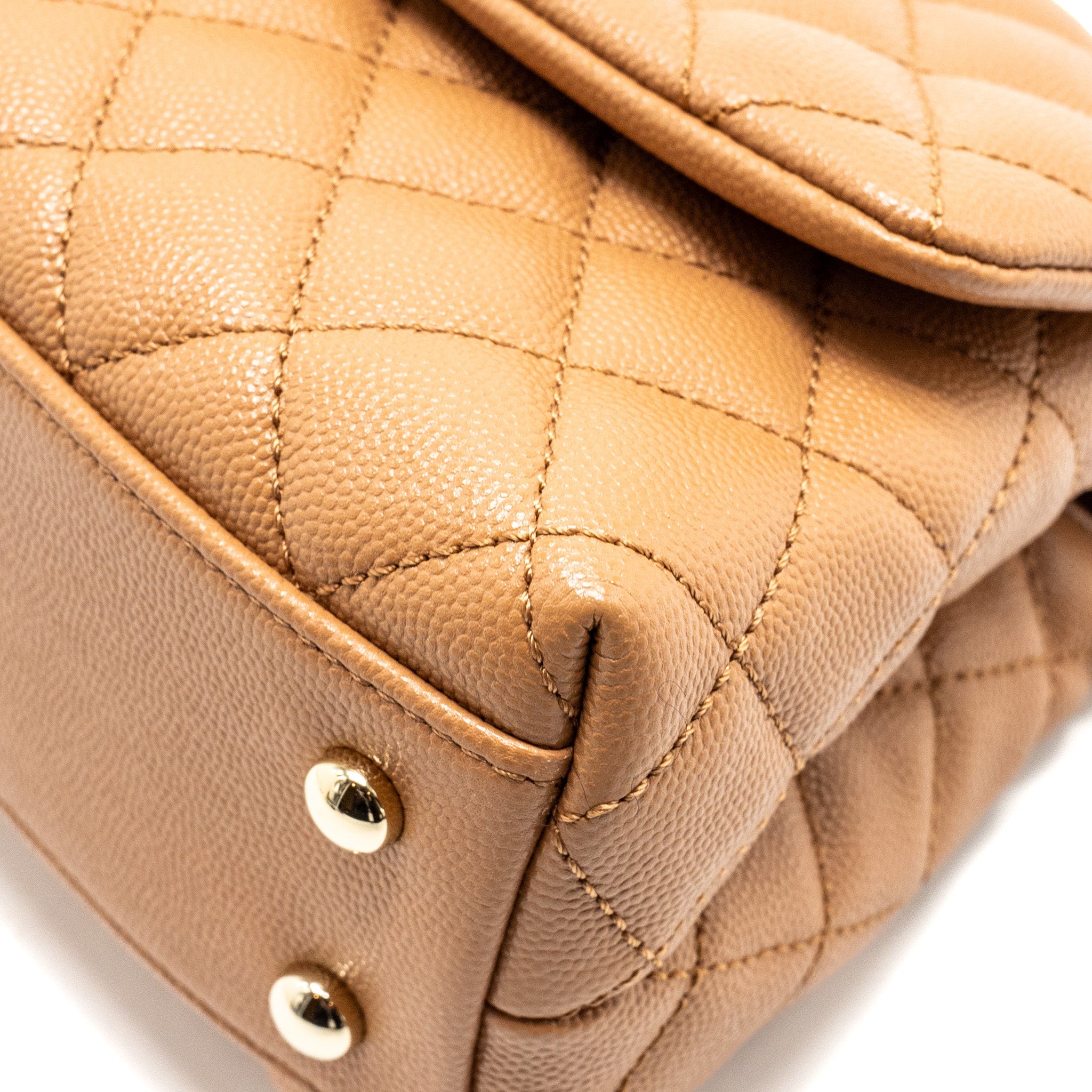 CHANEL 21P SMALL COCO HANDLE CAVIAR CARAMEL LGHW