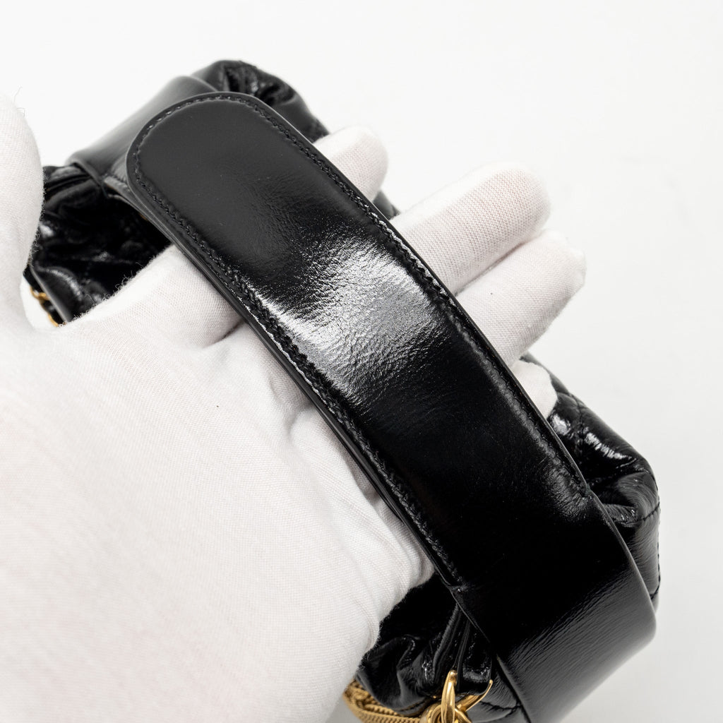 CHANEL 21A ROUND CLUTCH WITH DETAIL CHAIN CALFSKIN BLACK GHW(MICROCHIP)