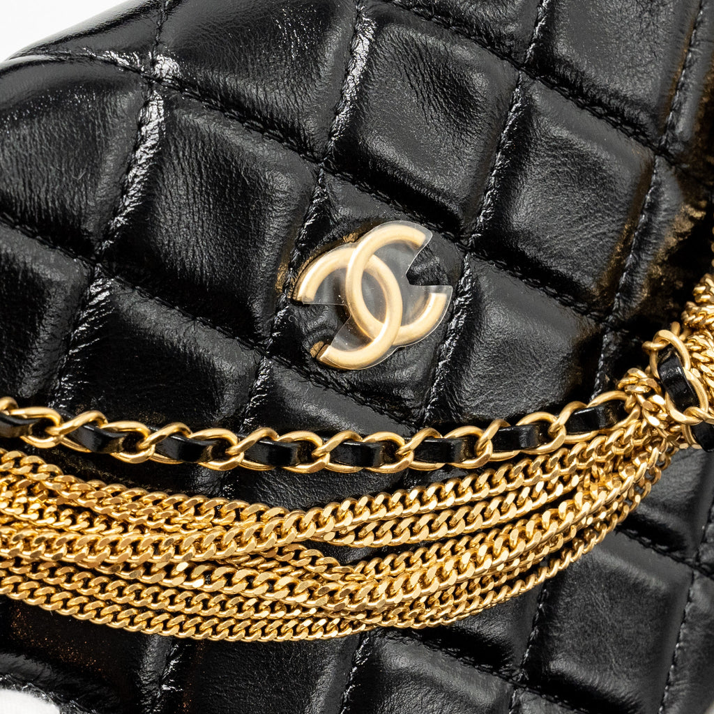 CHANEL 21A ROUND CLUTCH WITH DETAIL CHAIN CALFSKIN BLACK GHW(MICROCHIP)