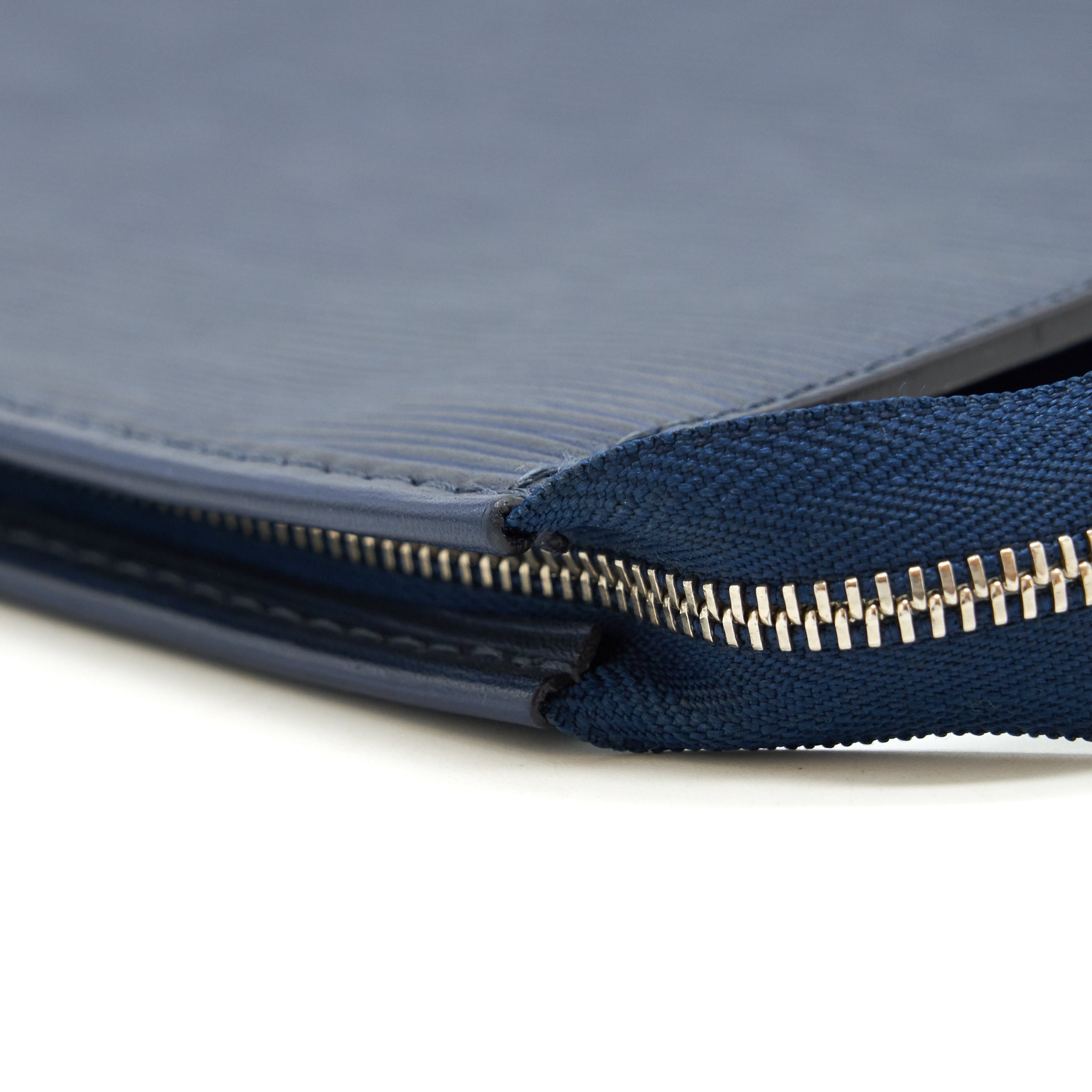 LOUIS VUITTON TOILETRY EPI NAVY