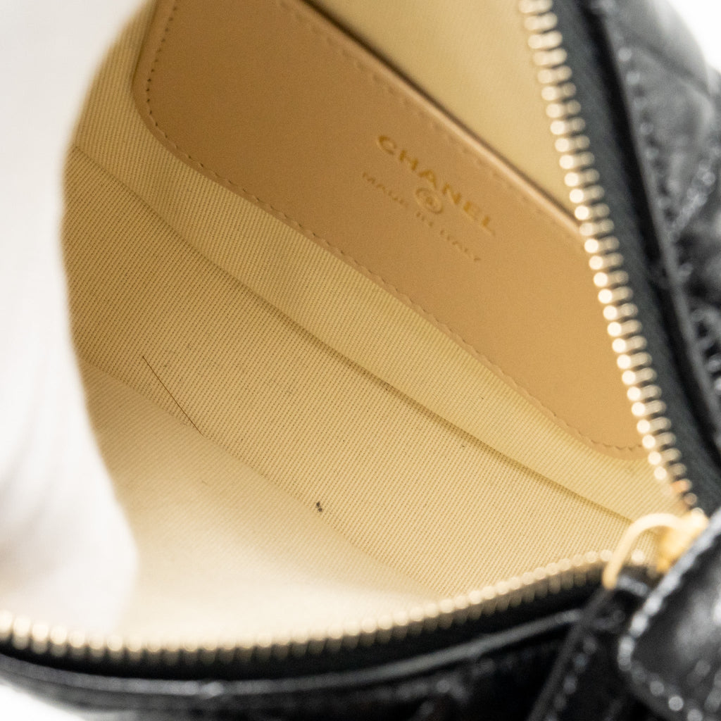 CHANEL 21A ROUND CLUTCH WITH DETAIL CHAIN CALFSKIN BLACK GHW(MICROCHIP)