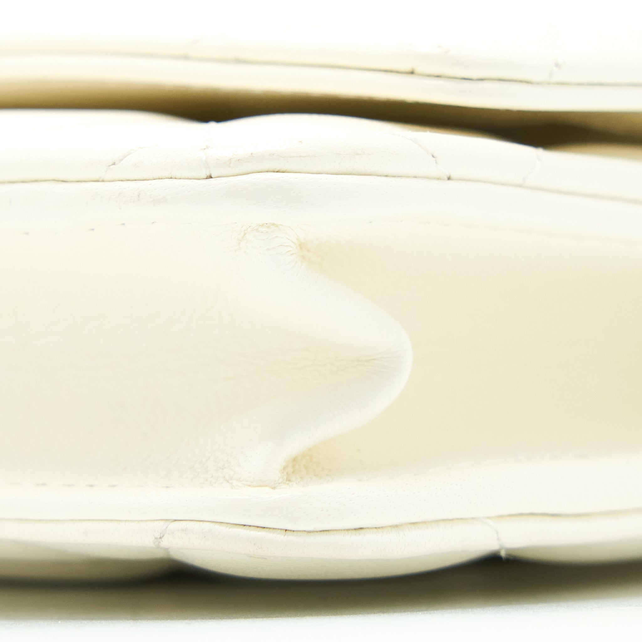 CHANEL PEARL CRUSH WALLET ON CHAIN LAMBSKIN WHITE BRUSHED GHW (MICROCHIP)
