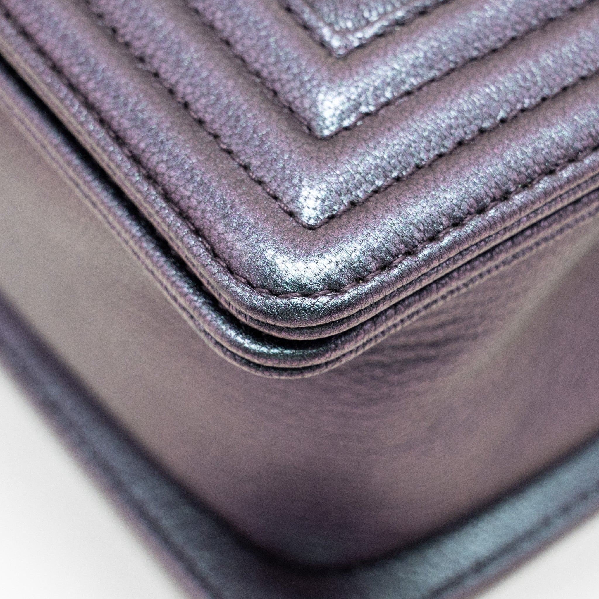 CHANEL MEDIUM BOY BAG GOATSKIN IRIDESCENT PURPLE MULTICOLOUR HARDWARE