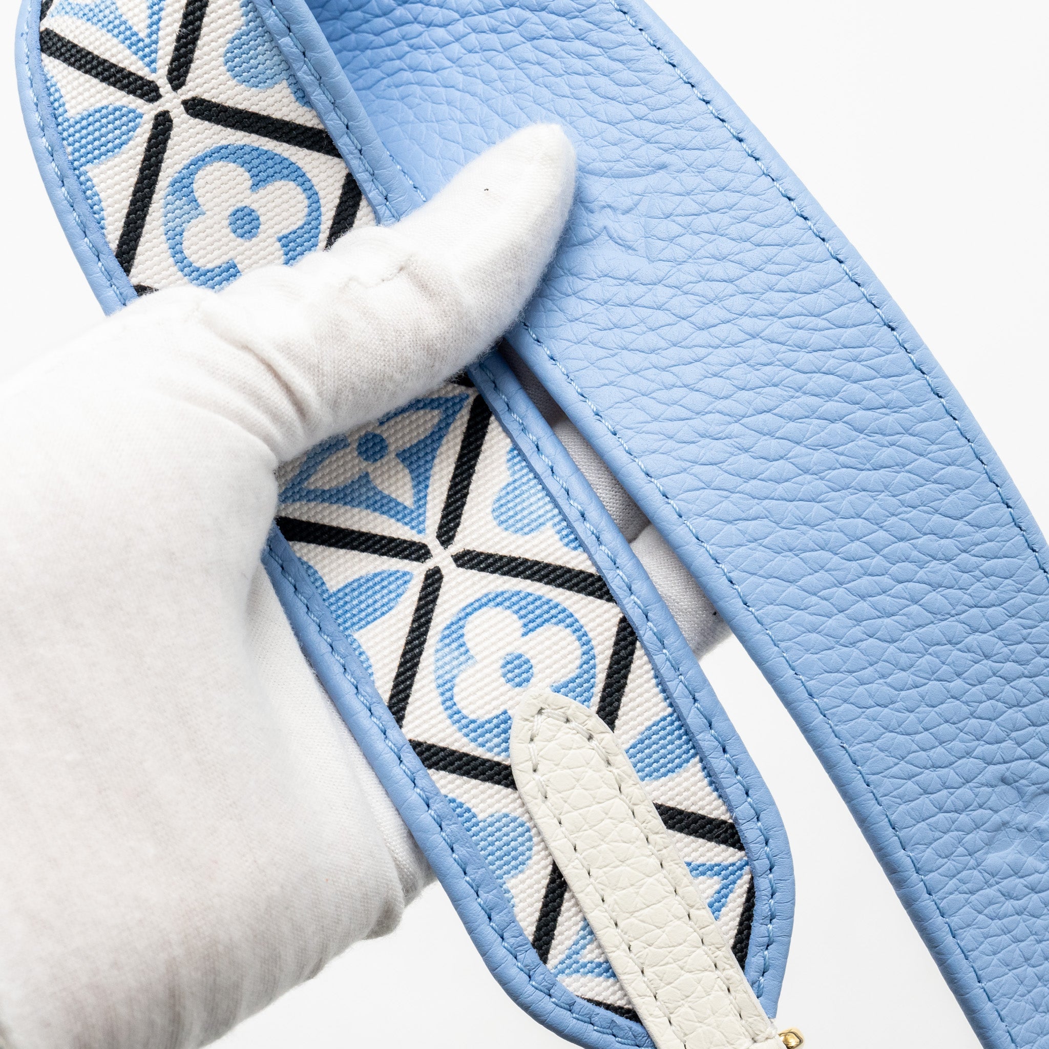 LOUIS VUITTON CAPUCINES BB TAURILLON BY THE POOL SNOW WHITE/PROVENCE BLUE GHW
