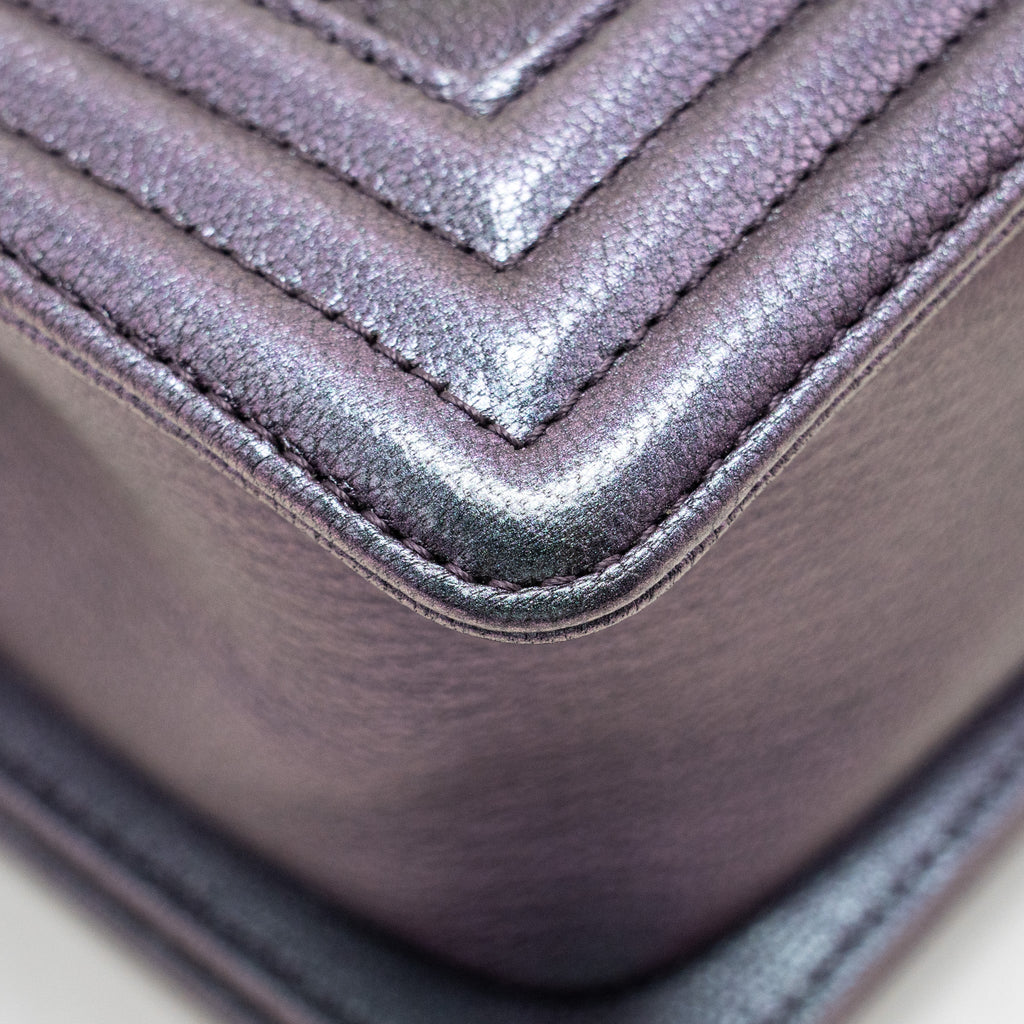 CHANEL MEDIUM BOY BAG GOATSKIN IRIDESCENT PURPLE MULTICOLOUR HARDWARE