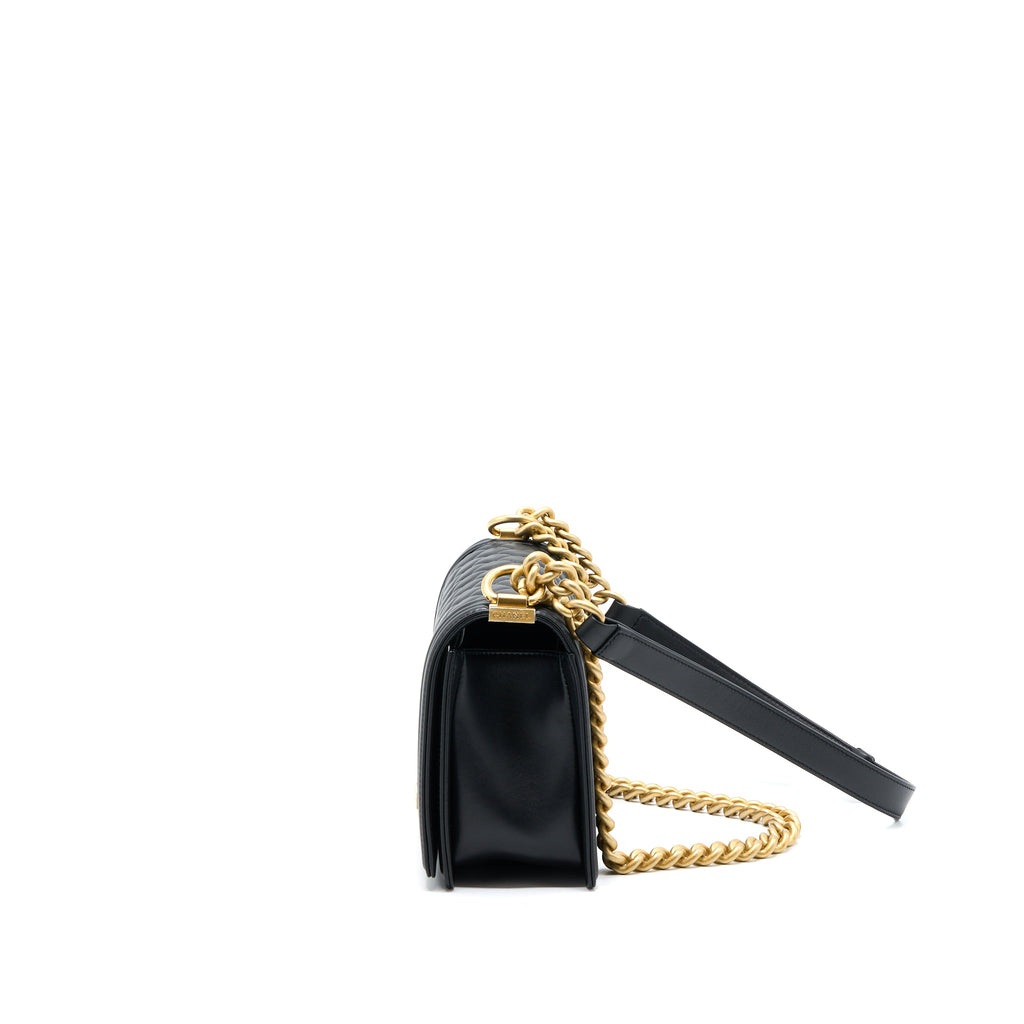 CHANEL MEDIUM BOY BAG CALFSKIN BLACK GHW (MICROCHIP)