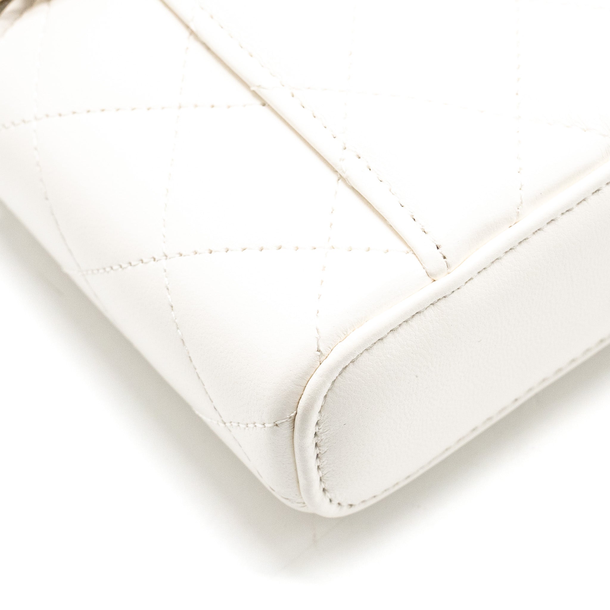 CHANEL 23K CAMELLIA TOP HANDLE LONG VANITY CASE WITH CHAIN CALFSKIN WHITE LGHW (MICROCHIP)