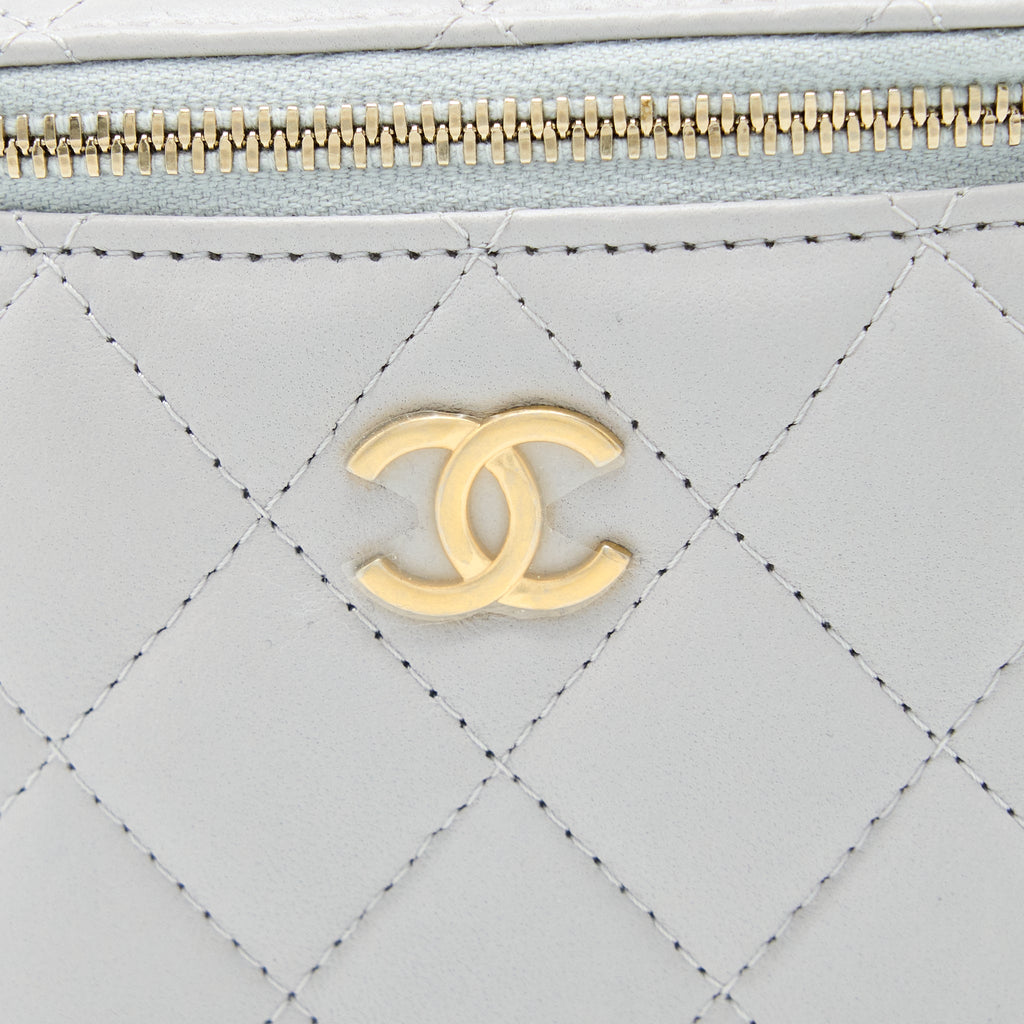 CHANEL 21A TOP HANDLE MINI VANITY WITH CHAIN LAMBSKIN LIGHT GREY GHW