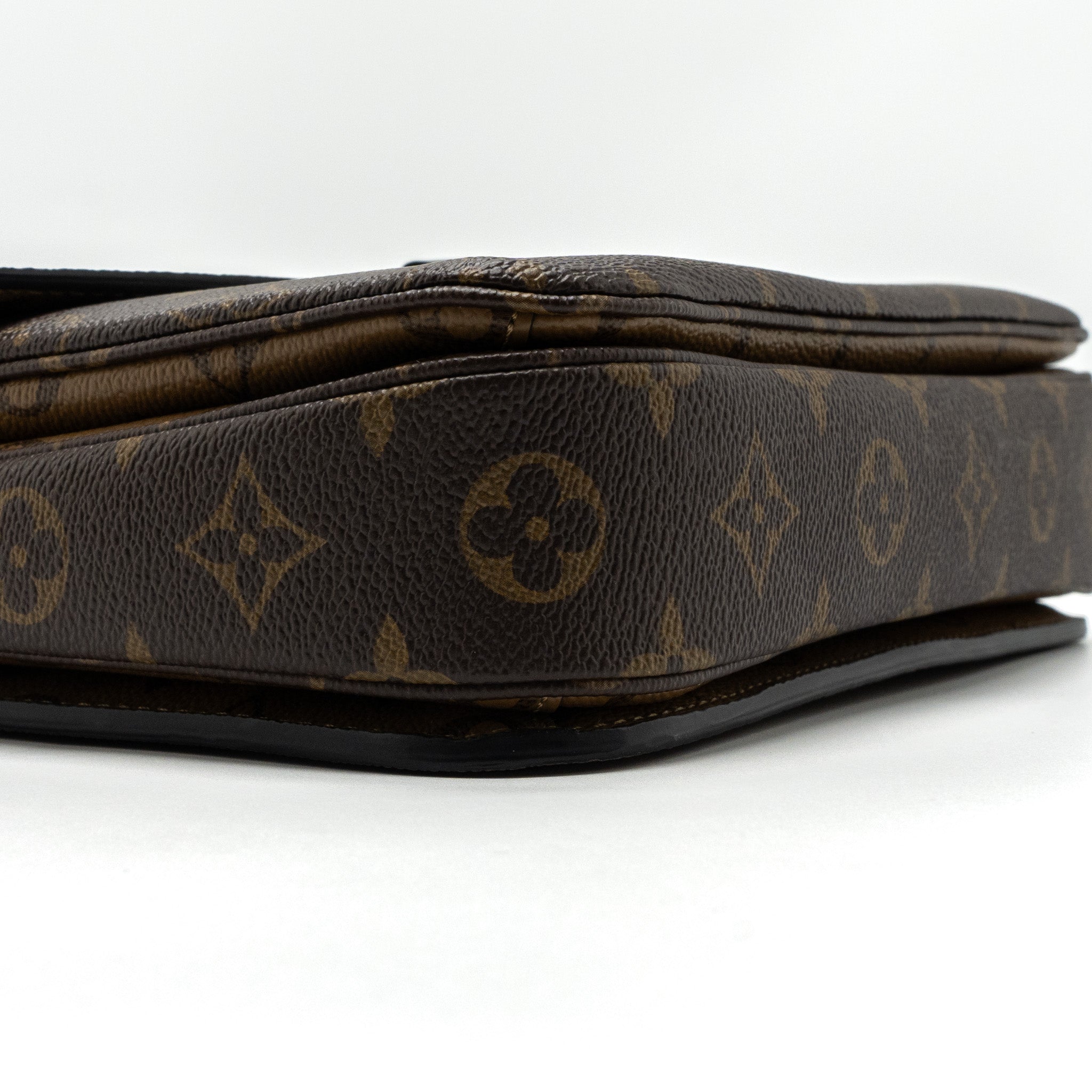 LOUIS VUITTON POCHETTE MÉTIS MONOGRAM REVERSE CANVAS GHW