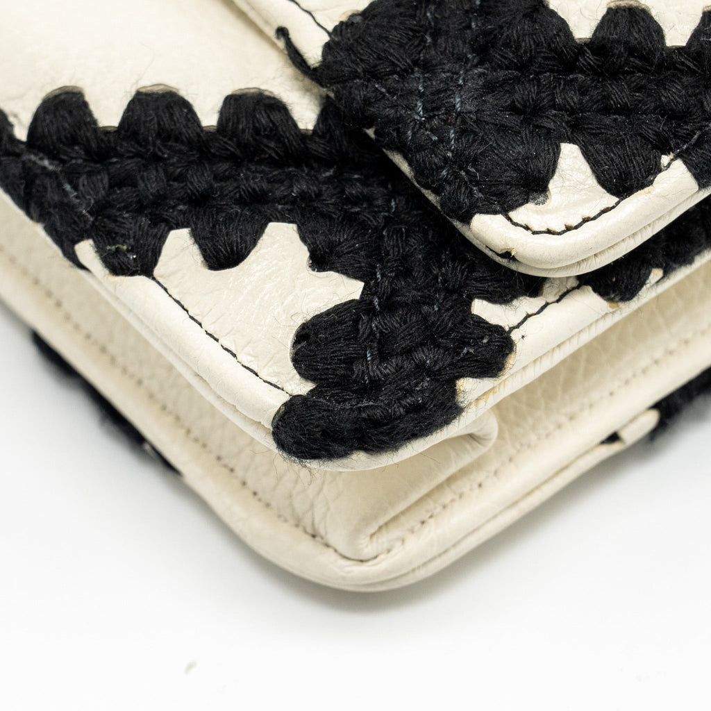 CHANEL 19 WALLET ON CHAIN FABRIC/CALFSKIN WHITE/BLACK MULTICOLOUR HARDWARE
