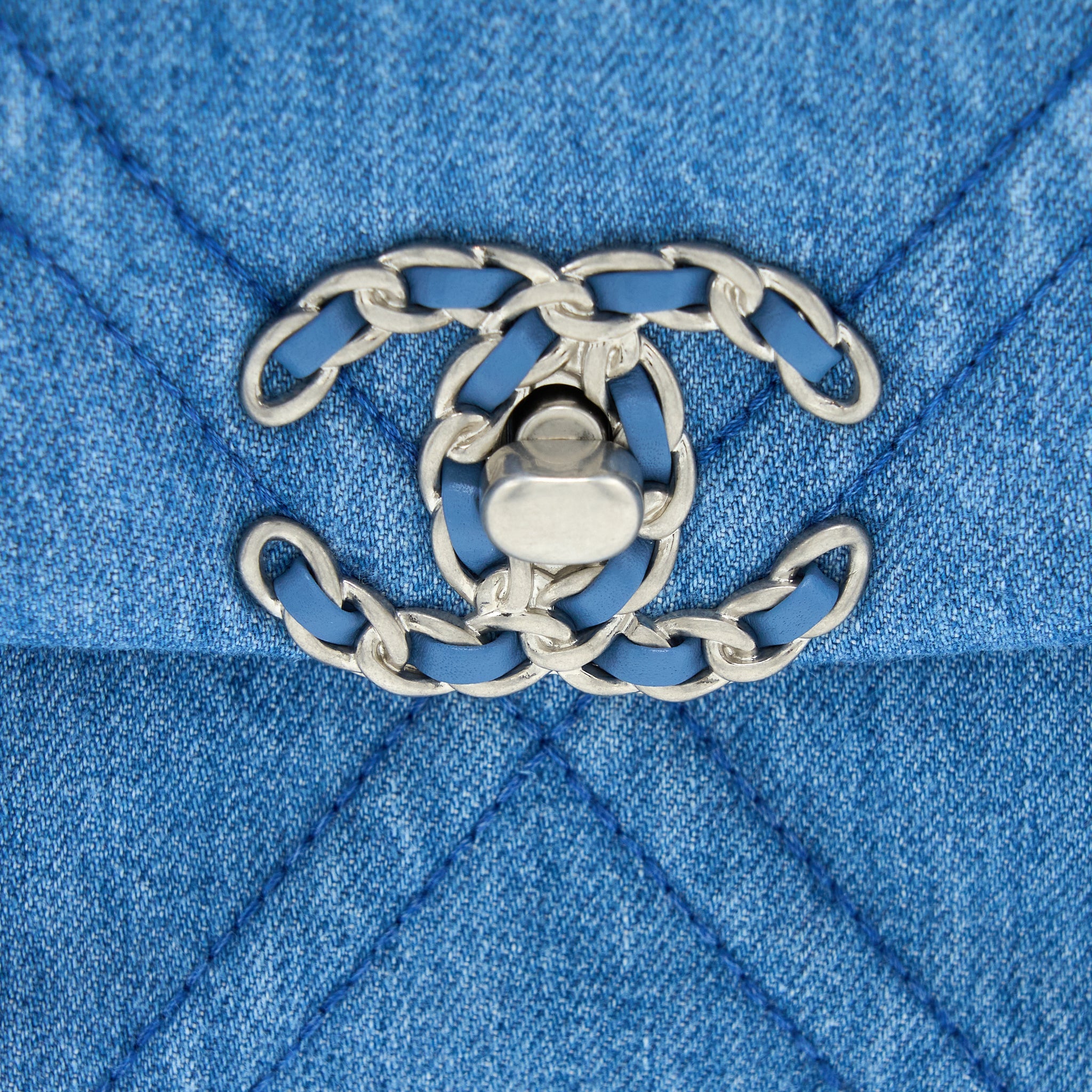 CHANEL 22P SMALL 19 BAG DENIM LIGHT BLUE MULTICOLOUR HARDWARE (MICROCHIP)