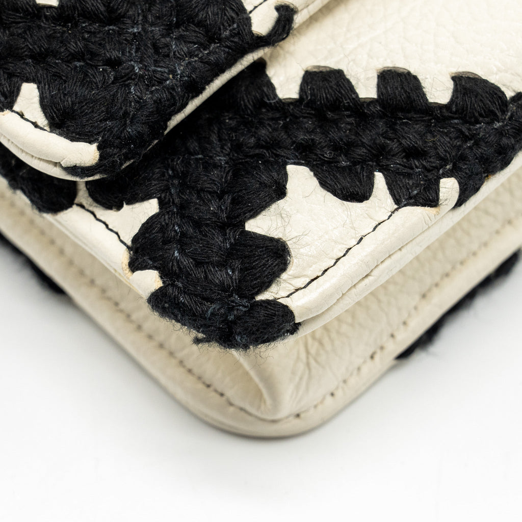 CHANEL 19 WALLET ON CHAIN FABRIC/CALFSKIN WHITE/BLACK MULTICOLOUR HARDWARE