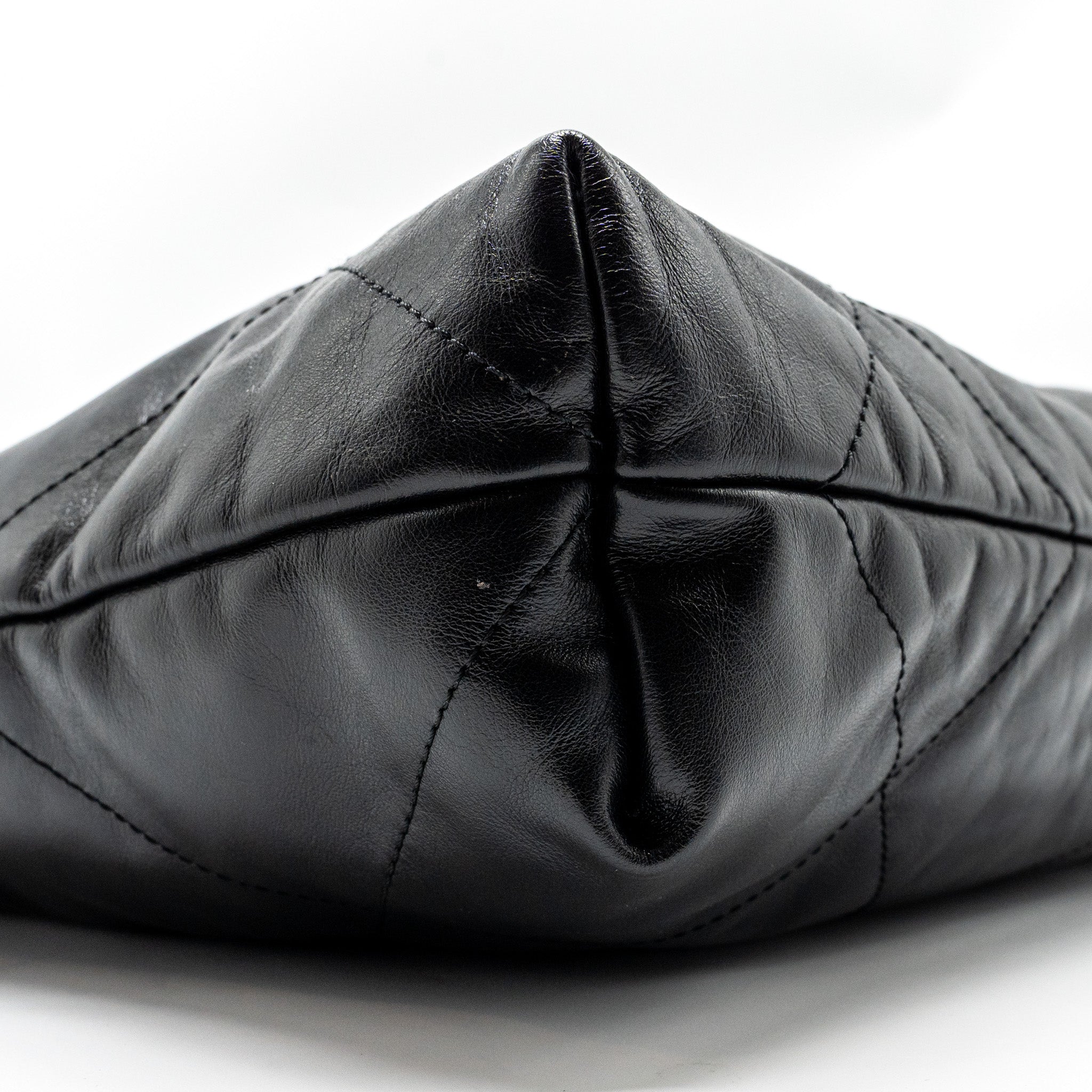 CHANEL MEDIUM 22 BAG CALFSKIN SO BLACK (MICROCHIP)