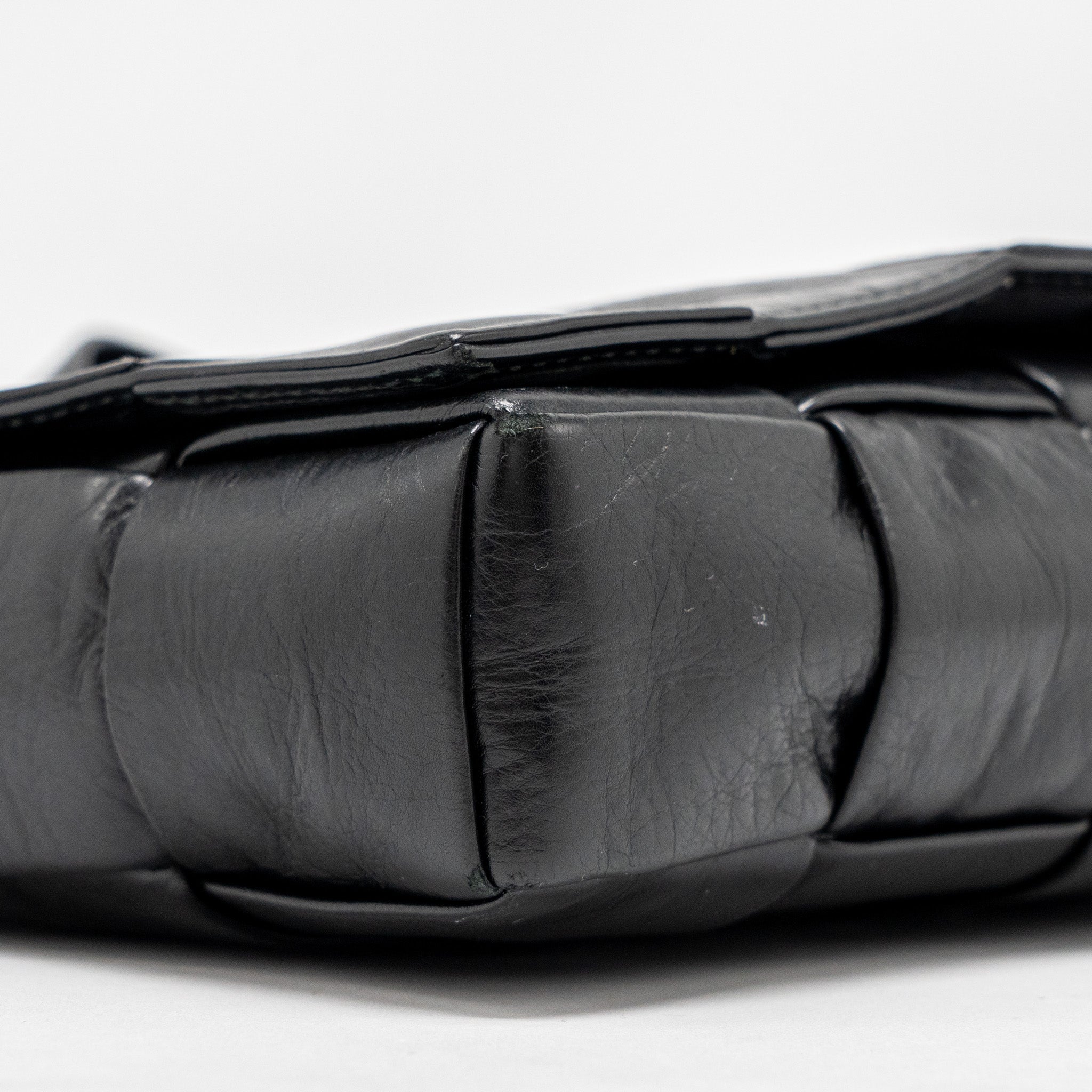 BOTTEGA VENETA CASSETTE BAG AGED CALFSKIN BLACK SHW