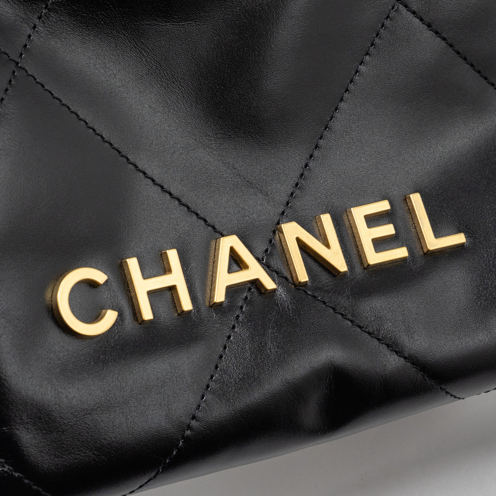 CHANEL MINI 22 BAG SHINY CALFSKIN BLACK GHW (MICROCHIP)