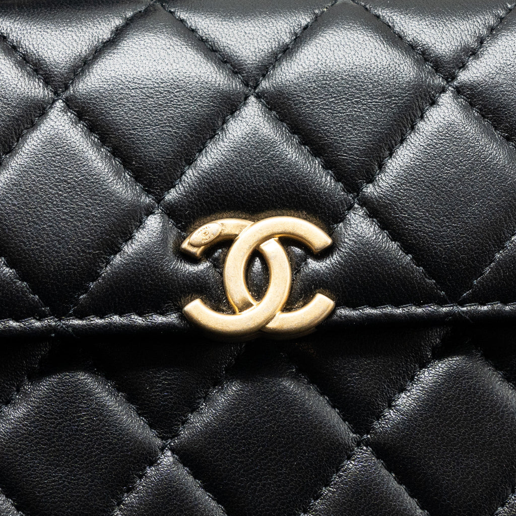 CHANEL 22B FLAP BAG WITH ENAMEL TOP HANDLE LAMBSKIN BLACK GHW (MICROCHIP)