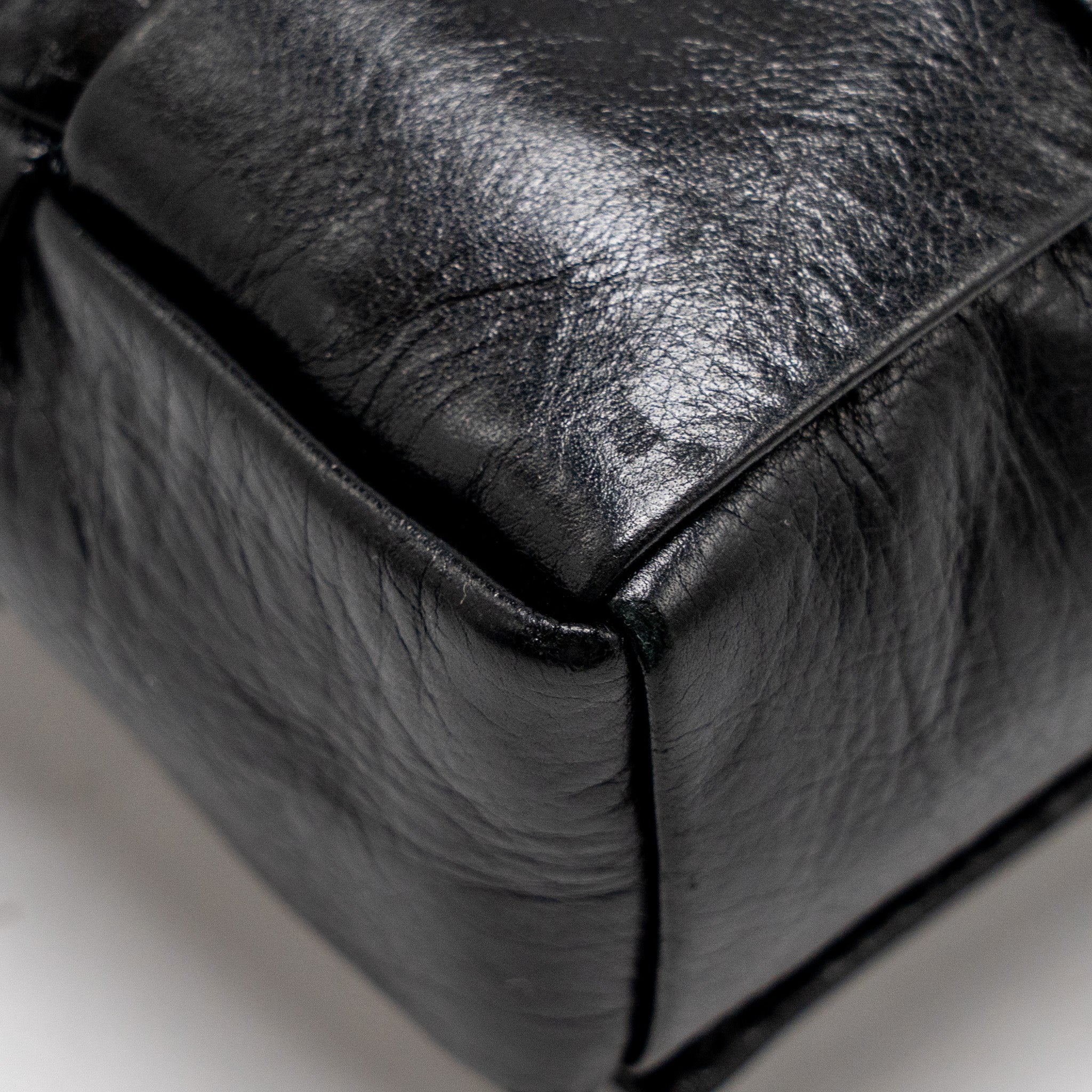 BOTTEGA VENETA CASSETTE BAG AGED CALFSKIN BLACK SHW