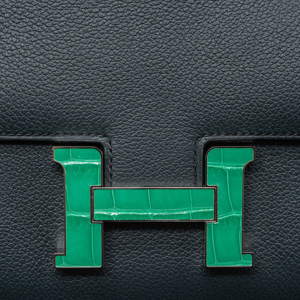 HERMES MINI CONSTANCE EVERCOLOR / ALLIGATOR BUCKLE VERT ROUSSEAU / VERT JADE SHW