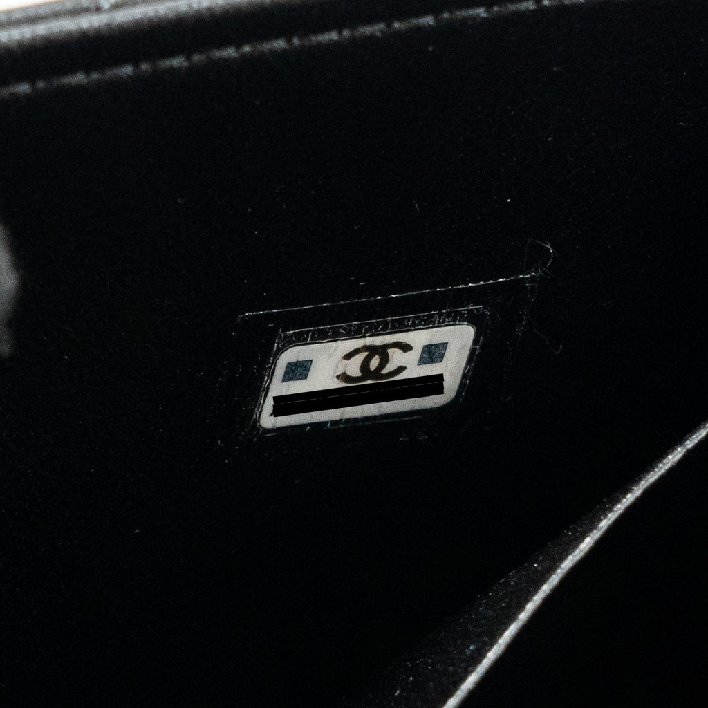 CHANEL 22B FLAP BAG WITH ENAMEL TOP HANDLE LAMBSKIN BLACK GHW (MICROCHIP)