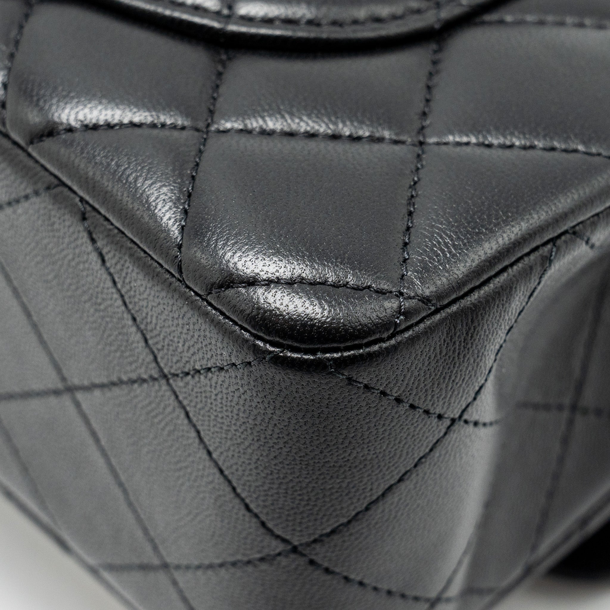 CHANEL SMALL CLASSIC DOUBLE FLAP BAG LAMBSKIN BLACK GHW (MICROCHIP)