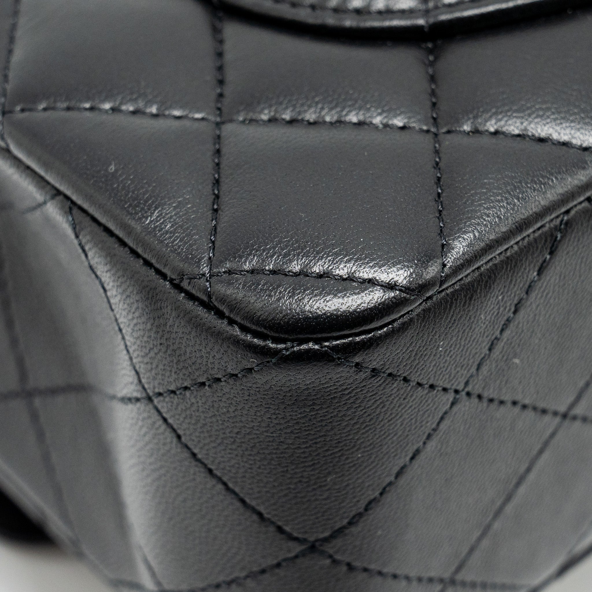CHANEL SMALL CLASSIC DOUBLE FLAP BAG LAMBSKIN BLACK GHW (MICROCHIP)