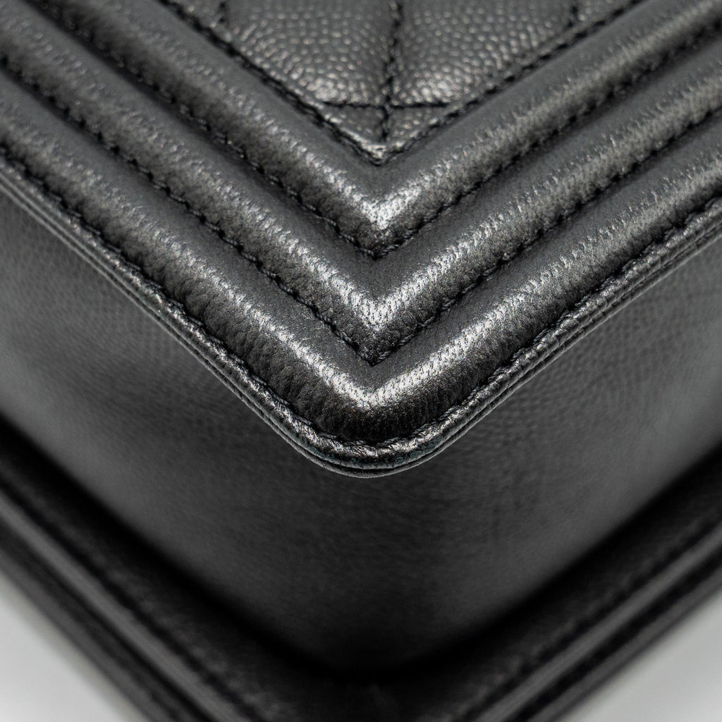 CHANEL NEW MEDIUM BOY BAG CAVIAR SO BLACK