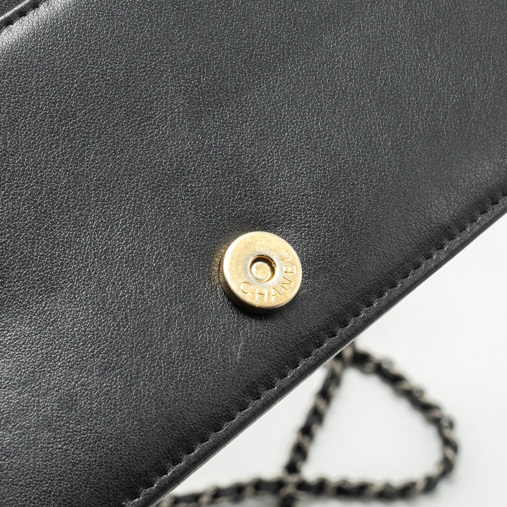 CHANEL GABRIELLE WALLET ON CHAIN CALFSKIN WHITE / BLACK MULTICOLOUR HARDWARE