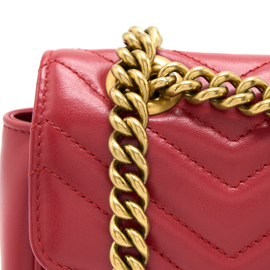 GUCCI SMALL GG MARMONT MATELASSE SHOULDER BAG CALFSKIN RED GHW