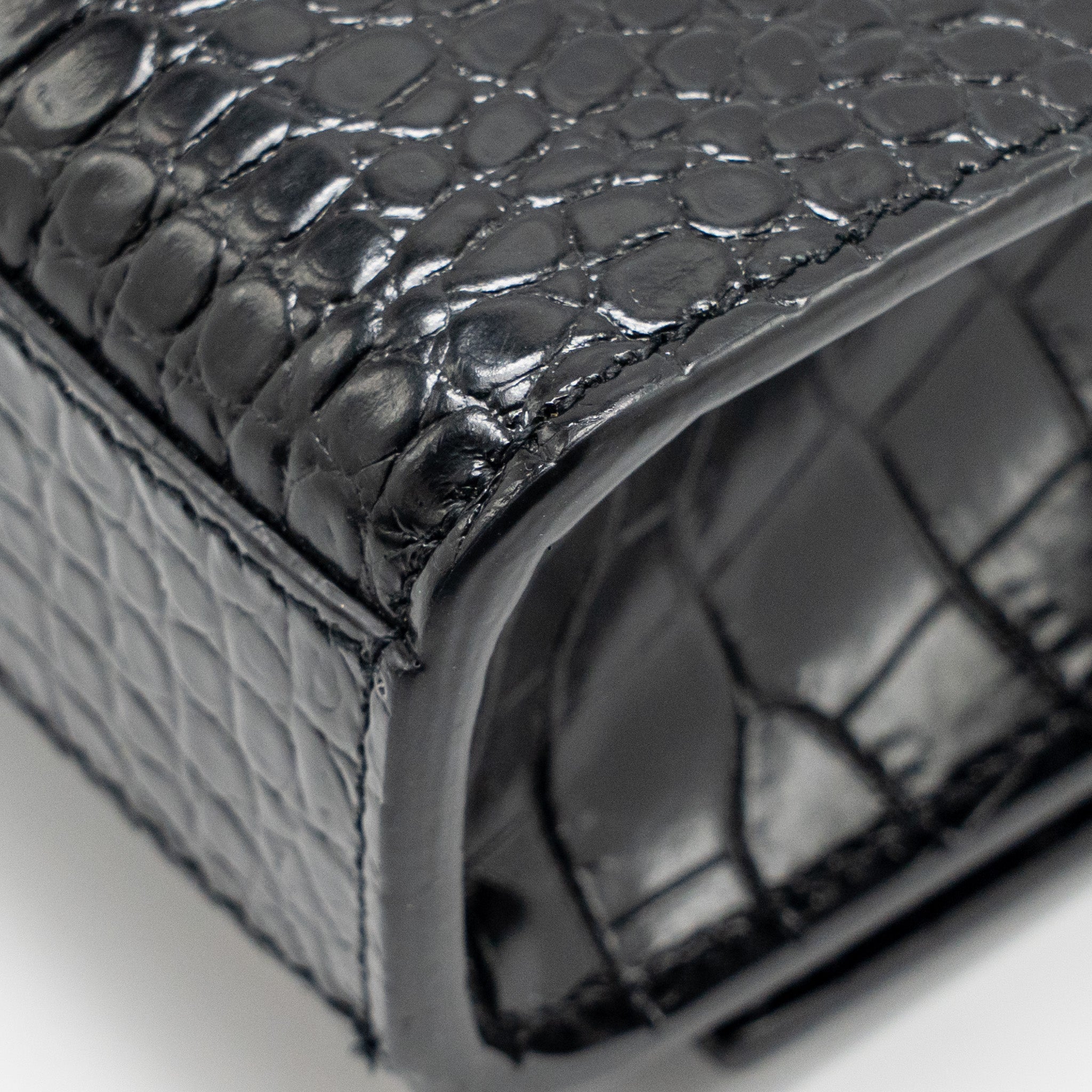 SAINT LAURENT/YSL MEDIUM KATE TASSEL BAG CROC-EMBOSSED CALFSKIN BLACK GHW