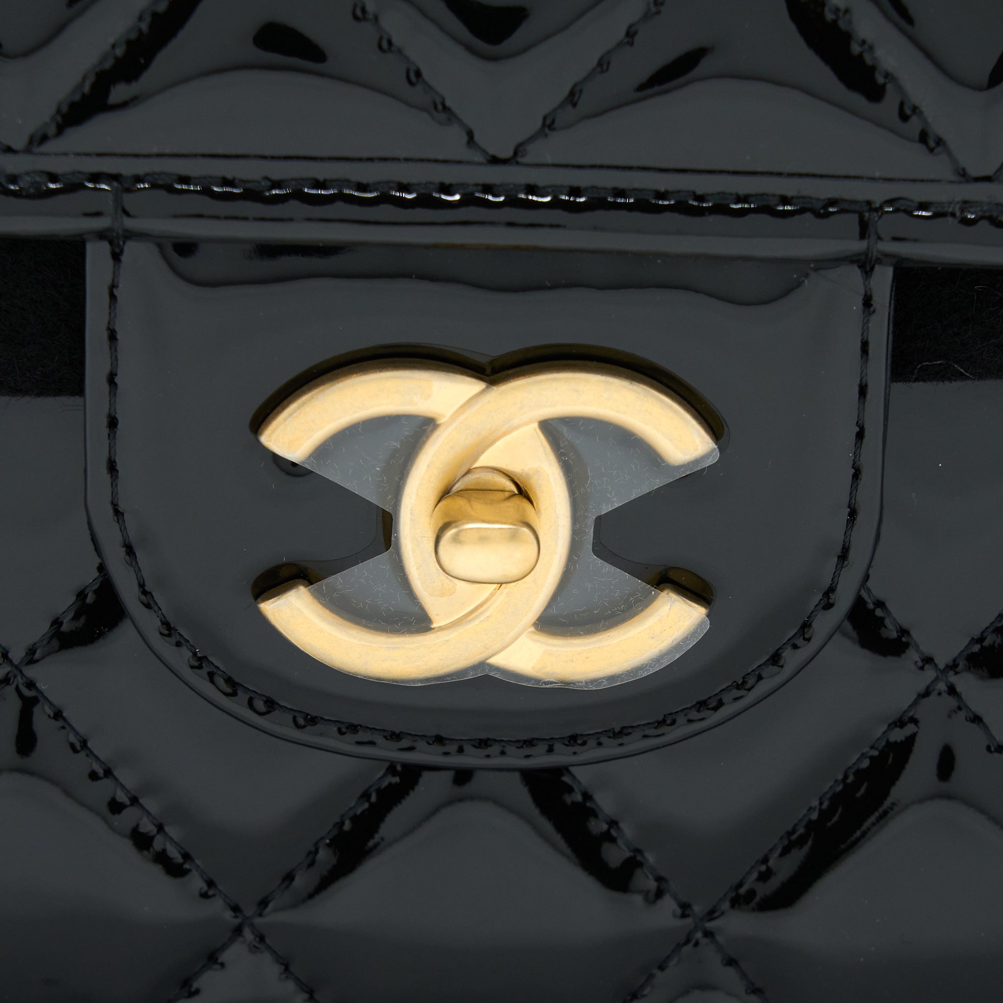 CHANEL 22K LARGE BACKPACK PATENT BLACK BRUSHED GHW (MICROCHIP)