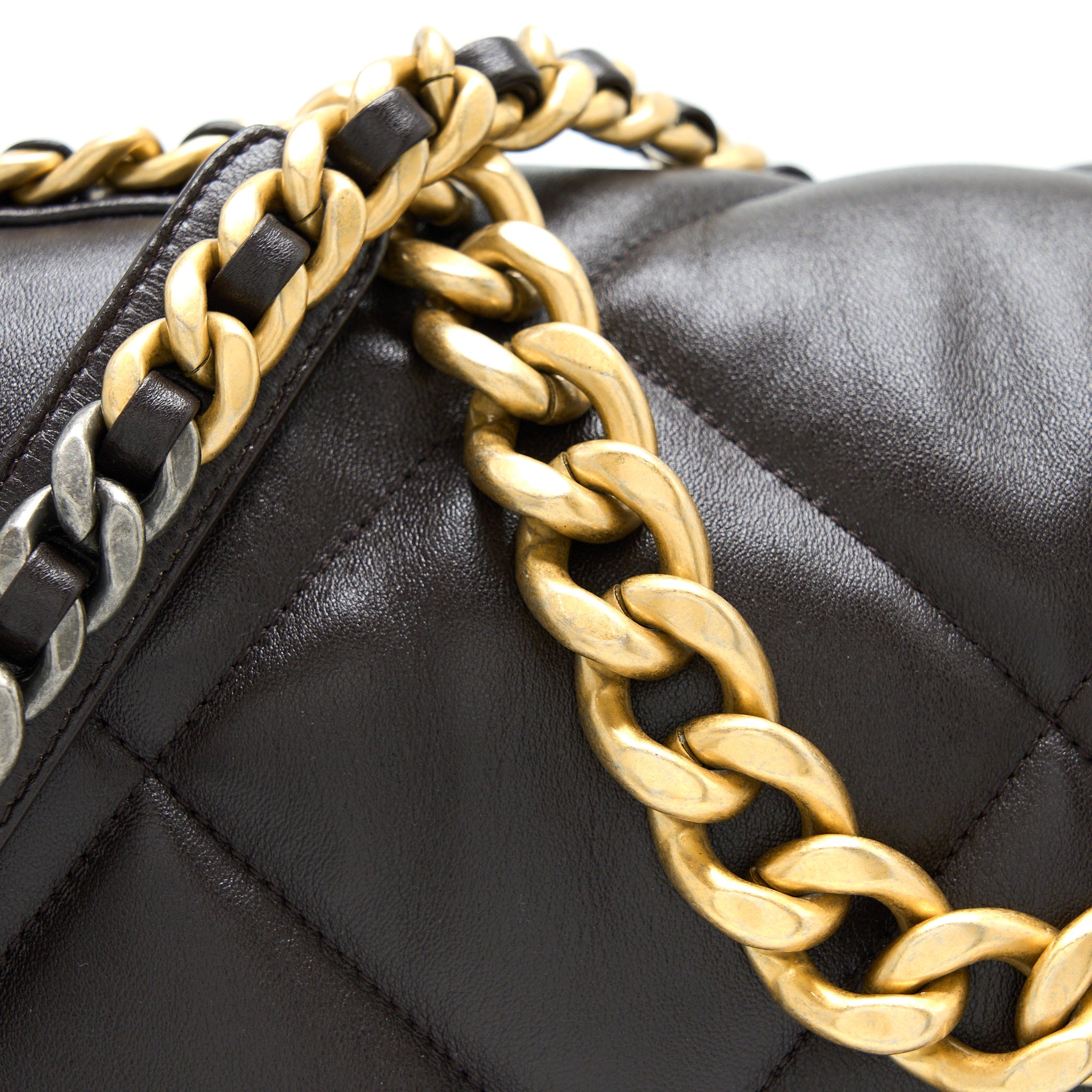 CHANEL 21A MAXI 19 FLAP BAG LAMBSKIN DARK BROWN MULTICOLOUR HARDWARE (MICROCHIP)