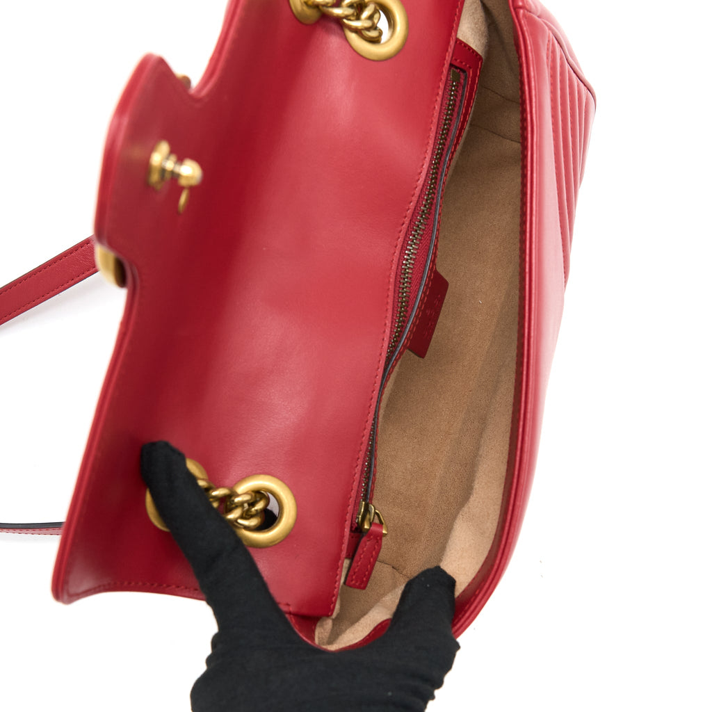 GUCCI SMALL GG MARMONT MATELASSE SHOULDER BAG CALFSKIN RED GHW