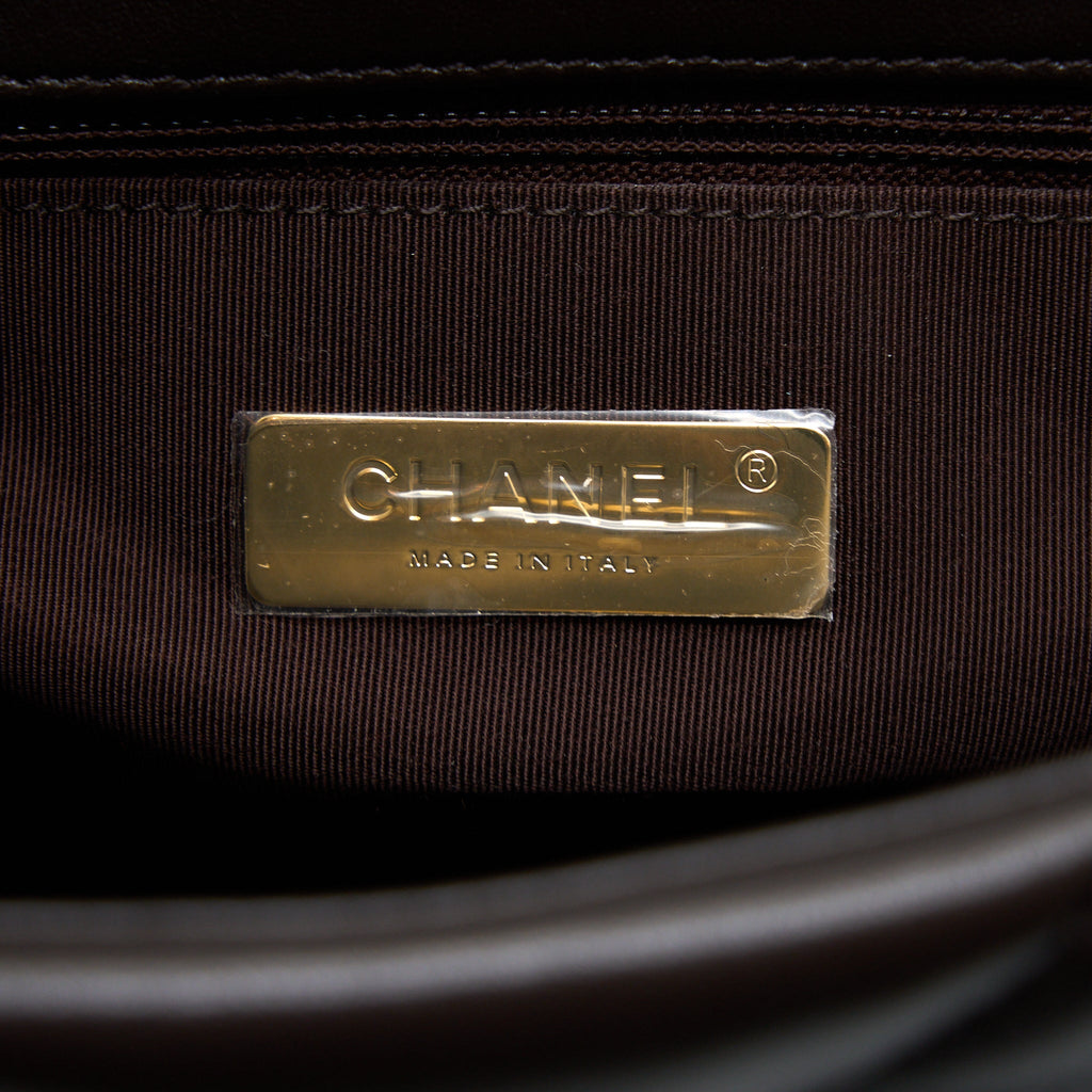 CHANEL 21A MAXI 19 FLAP BAG LAMBSKIN DARK BROWN MULTICOLOUR HARDWARE (MICROCHIP)