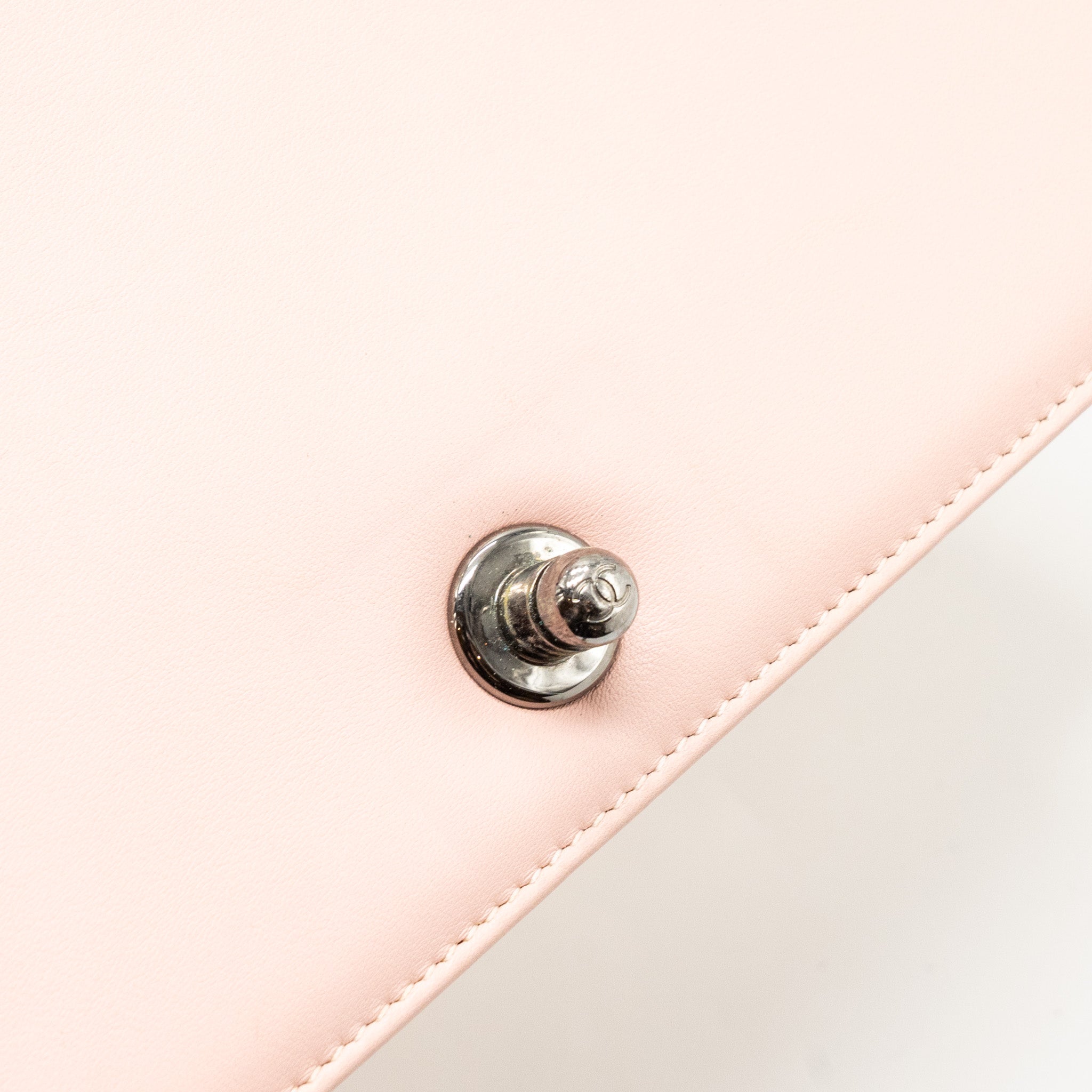 CHANEL NEW MEDIUM BOY BAG PATENT PINK SHW