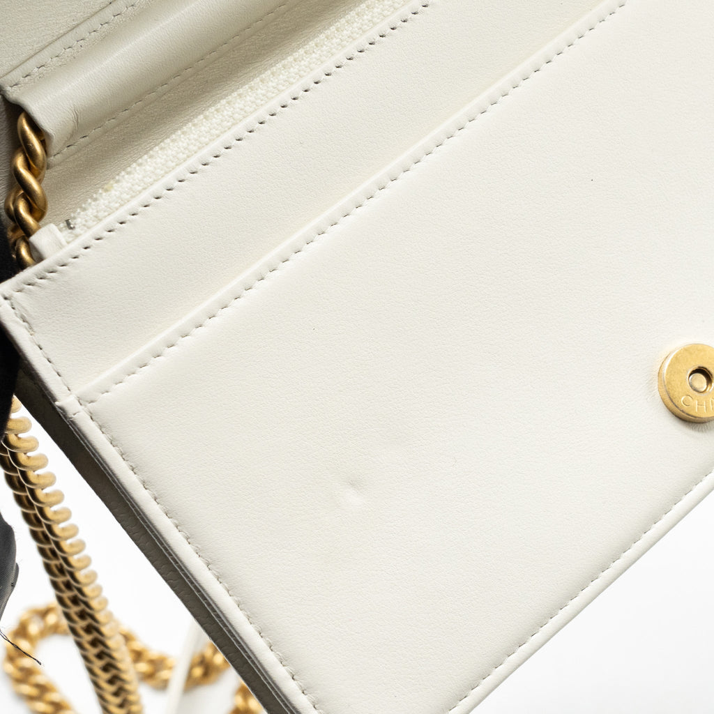 CHANEL CLASSIC BOY WALLET ON CHAIN CAVIAR WHITE GHW(MICROCHIP)