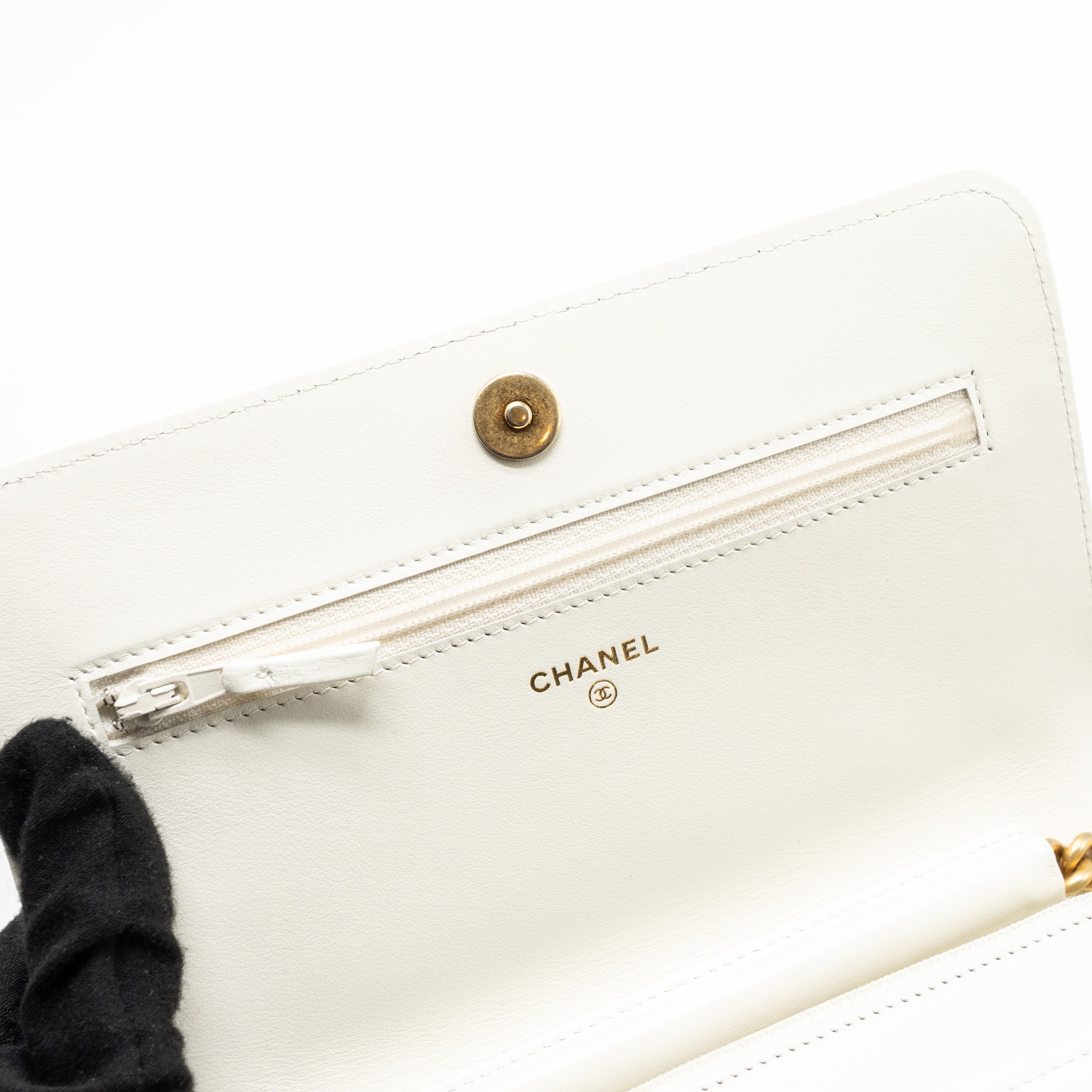 CHANEL CLASSIC BOY WALLET ON CHAIN CAVIAR WHITE GHW(MICROCHIP)
