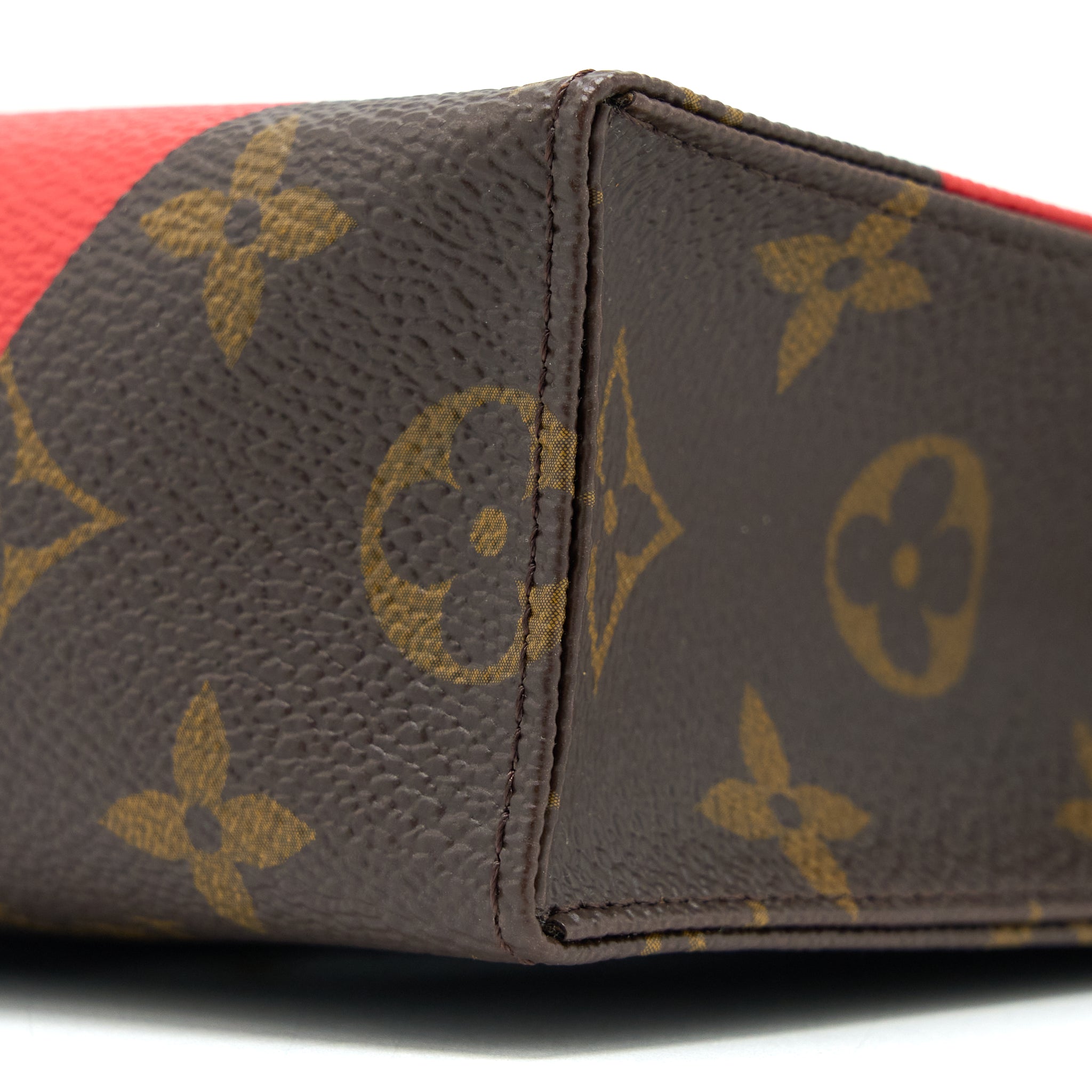 LOUIS VUITTON TOILETRY POCHETTE 26 GAME ON HEART MONOGRAM CANVAS GHW