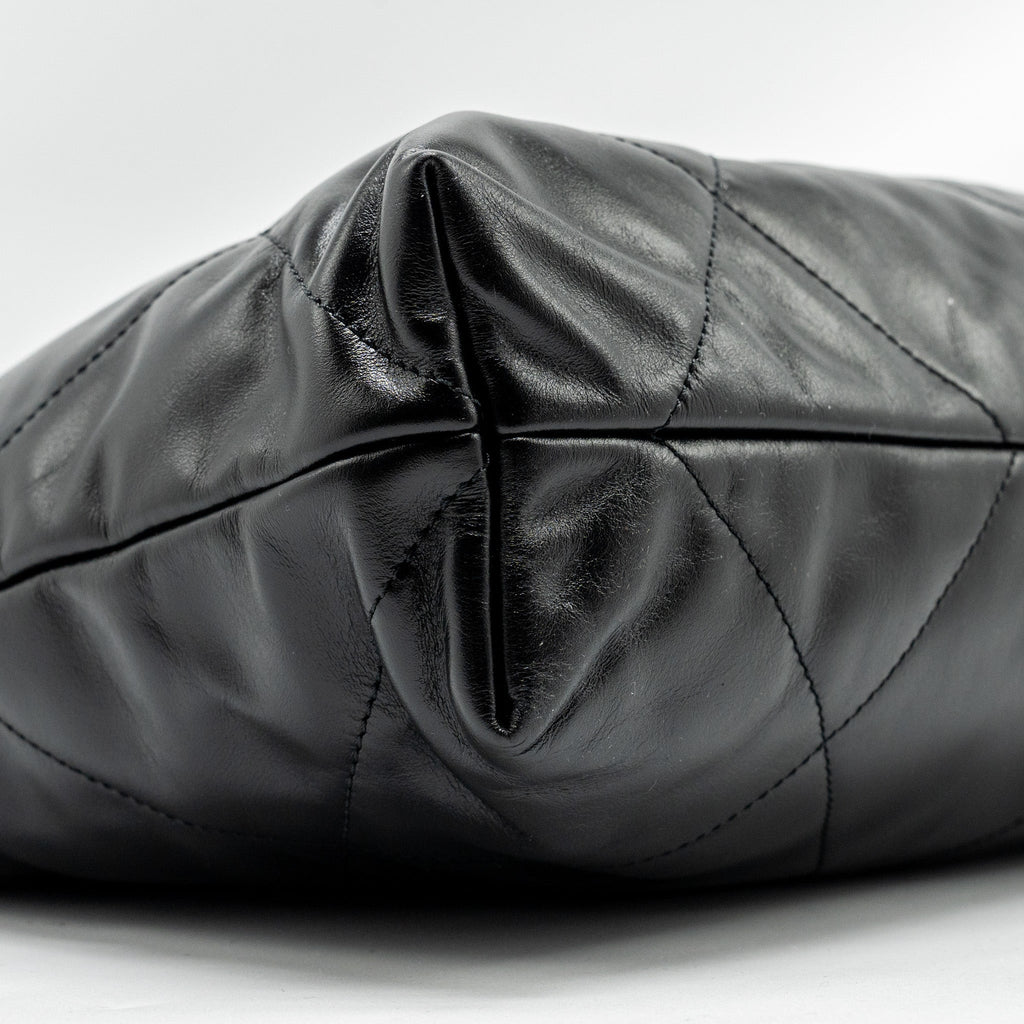 CHANEL MEDIUM 22 BAG SHINY CALFSKIN BLACK GHW