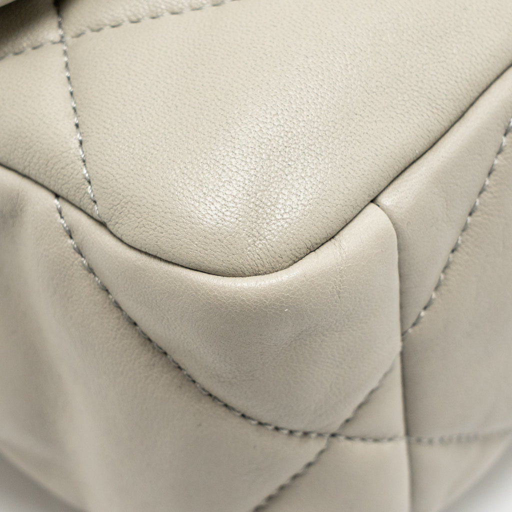 CHANEL SMALL 19 BAG LAMBSKIN LIGHT GREY MULTICOLOURED HARDWARE (MICROCHIP)