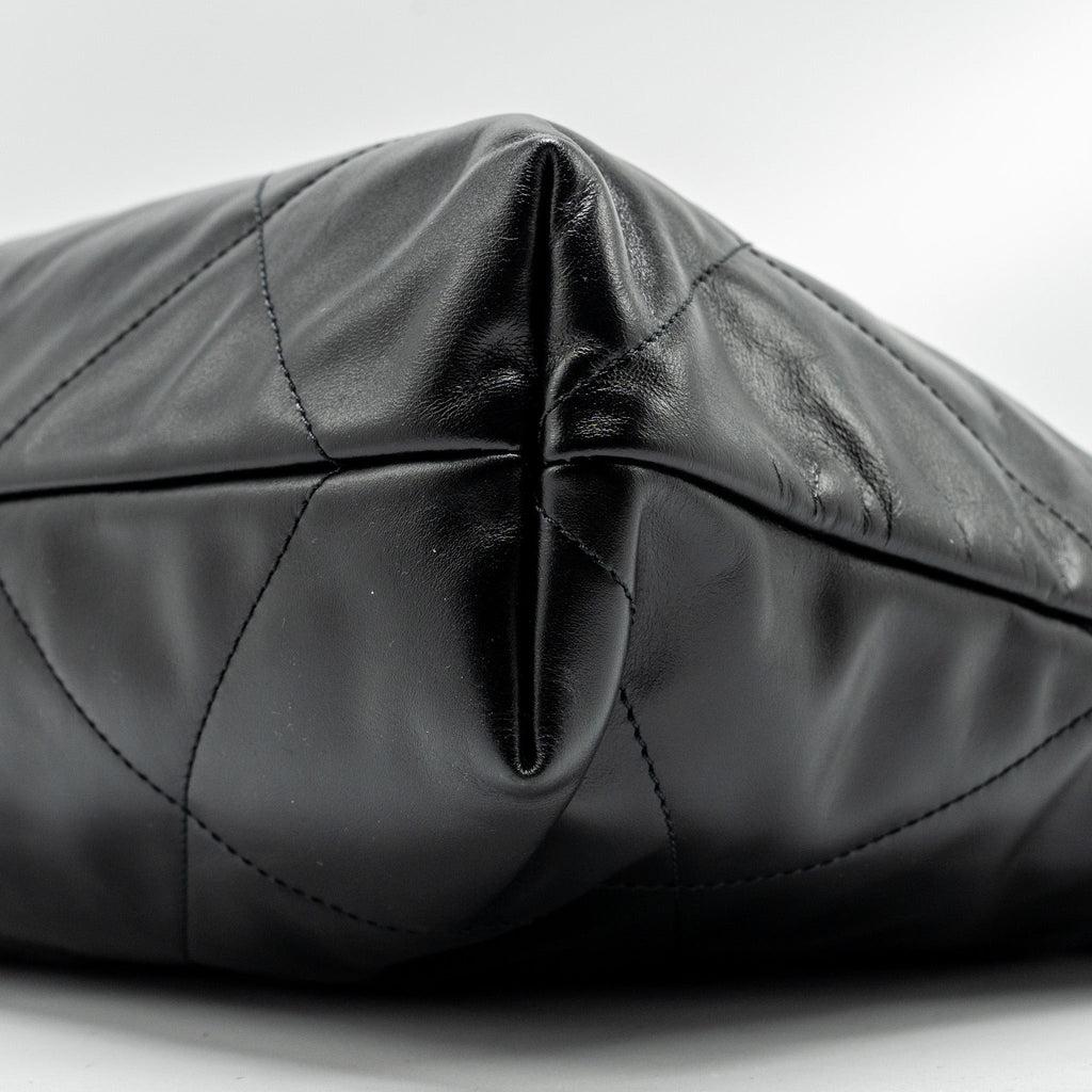 CHANEL MEDIUM 22 BAG SHINY CALFSKIN BLACK GHW