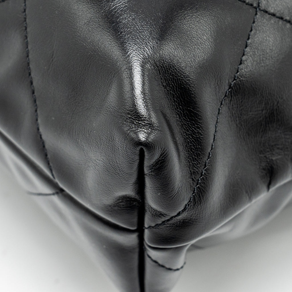 CHANEL MEDIUM 22 BAG SHINY CALFSKIN BLACK GHW