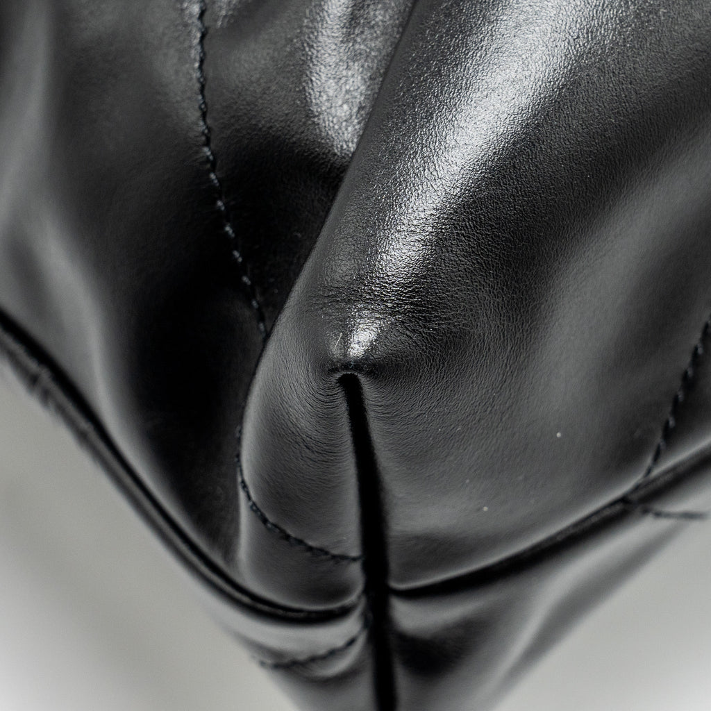 CHANEL MEDIUM 22 BAG SHINY CALFSKIN BLACK GHW