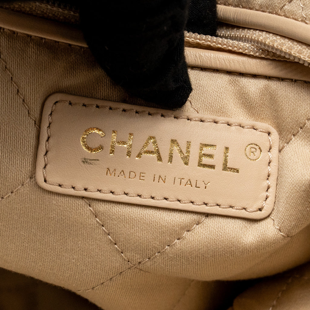 CHANEL LARGE 22 BAG SHINY CALFSKIN WHITE GHW (MICROCHIP)