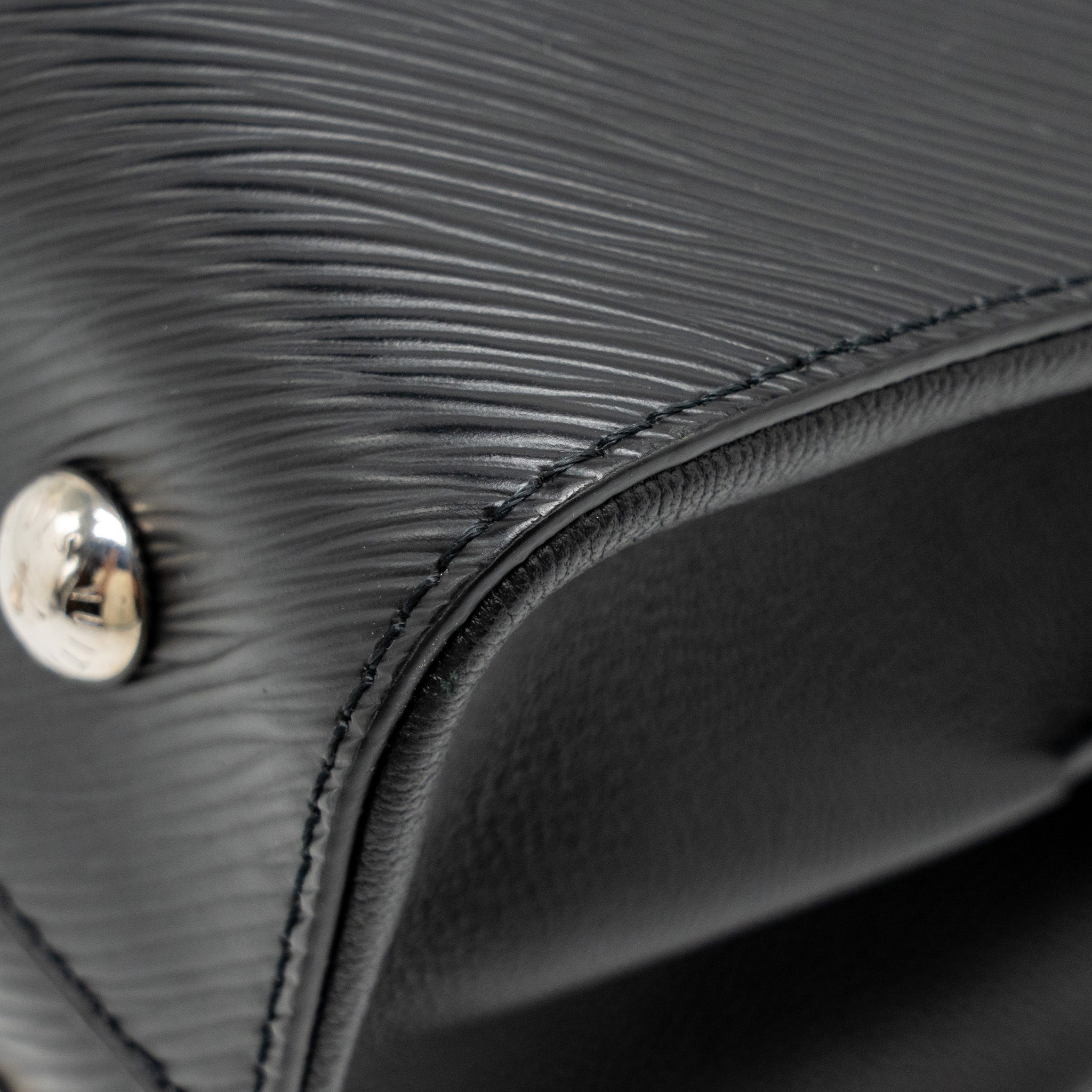 LOUIS VUITTON TWIST TOTE BAG EPI BLACK SHW