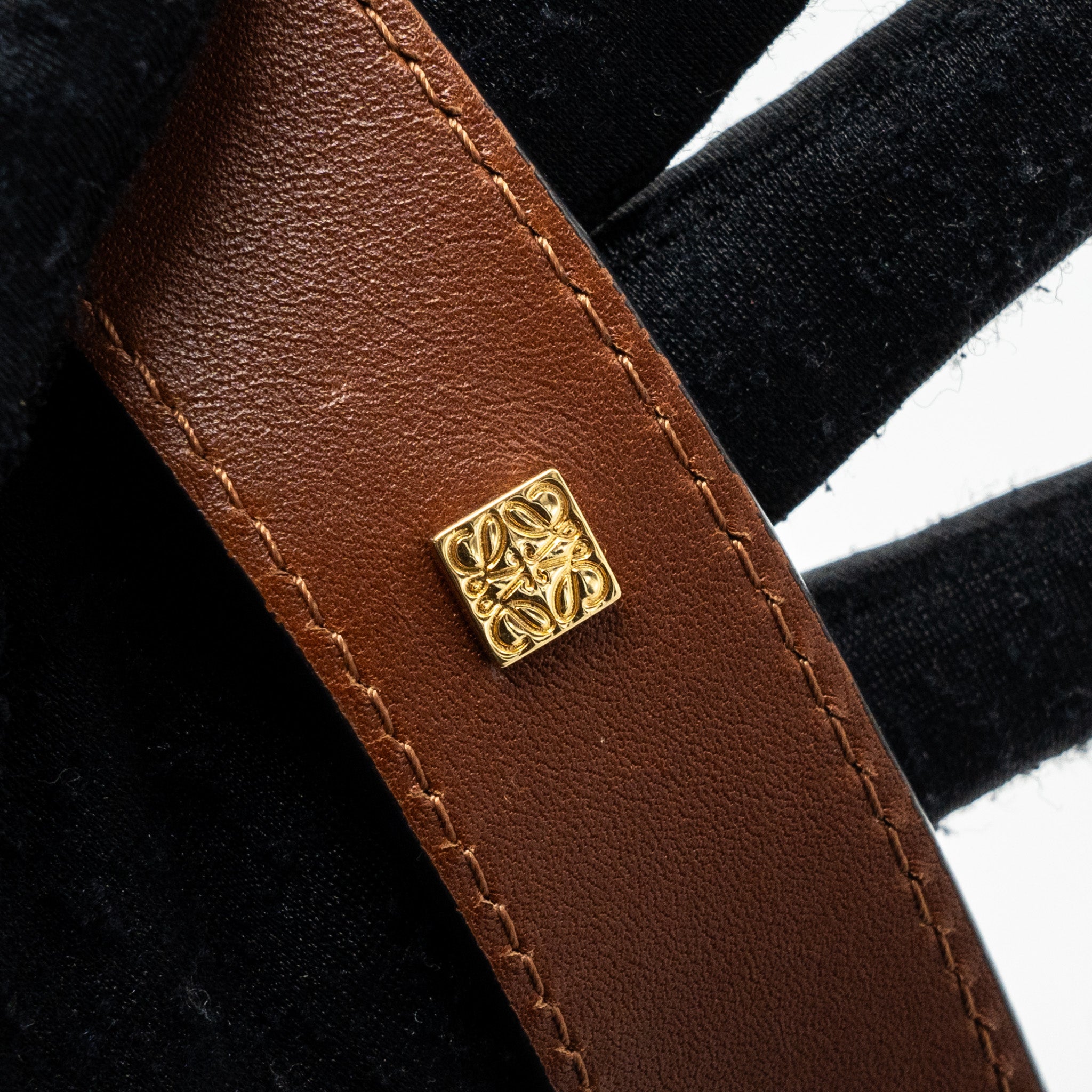 LOEWE SMALL HAMMOCK BAG CALFSKIN CARAMEL GHW