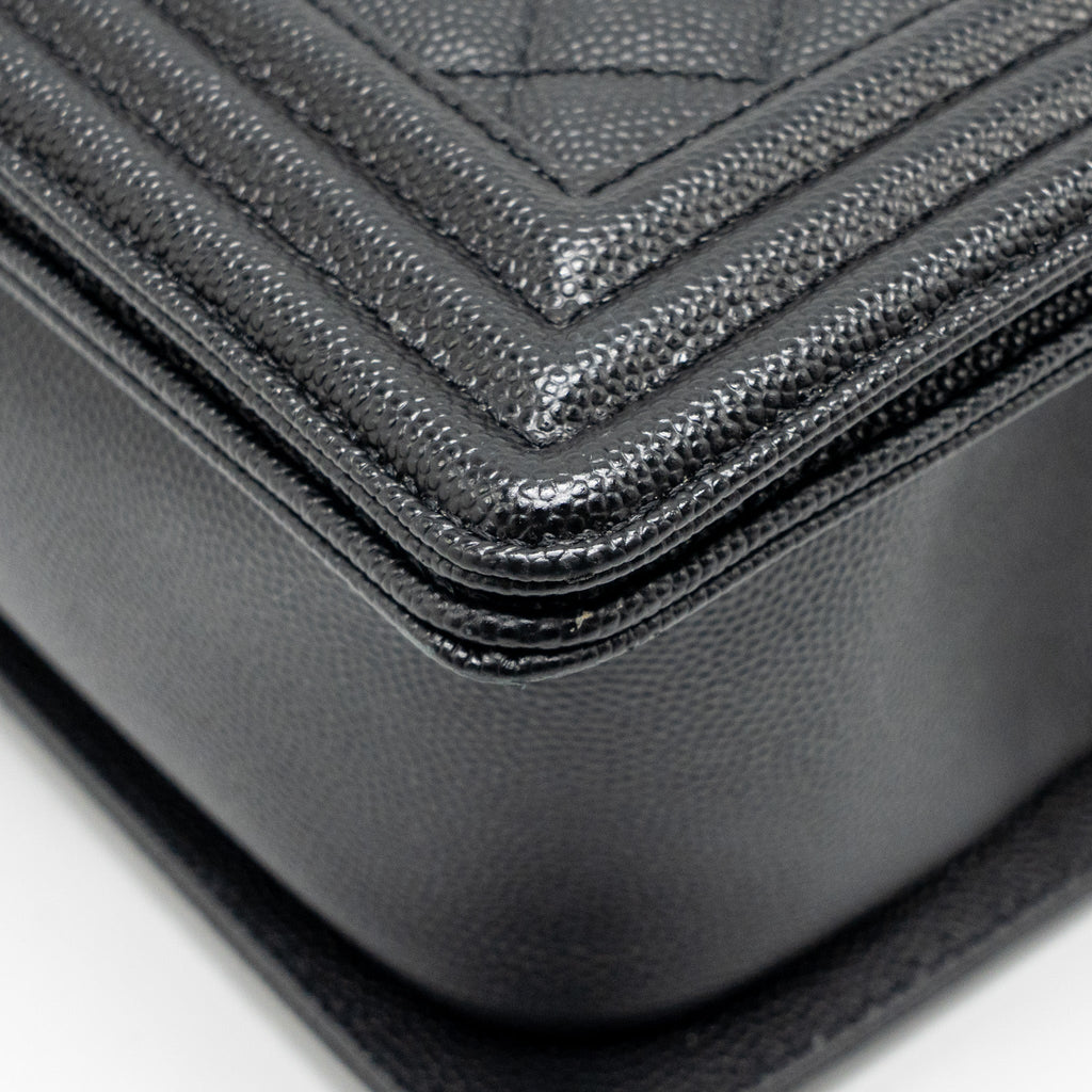 CHANEL MEDIUM BOY BAG CAVIAR BLACK RUTHENIUM HARDWARE