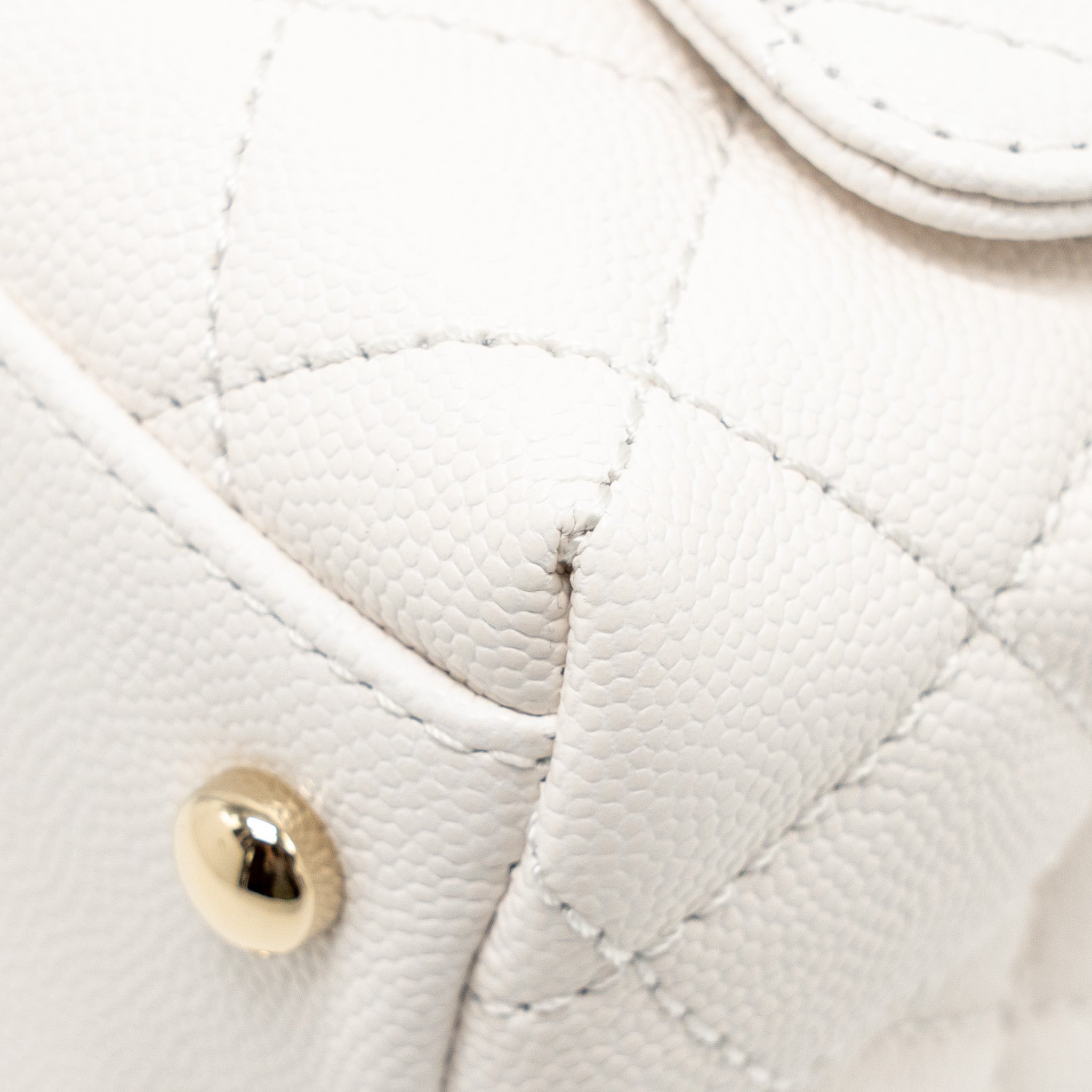 CHANEL MINI COCO HANDLE CAVIAR WHITE LGHW (MICROCHIP)